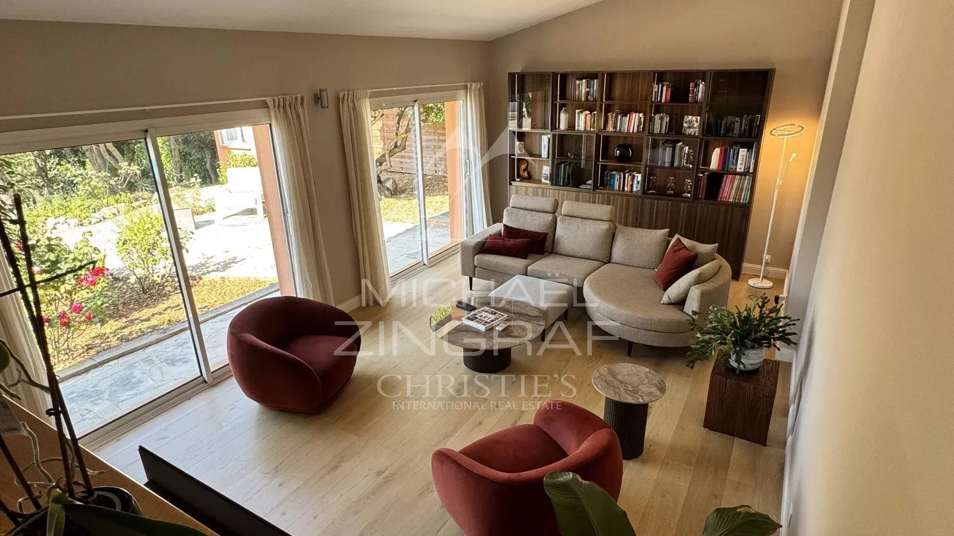 Villa rénovée avec vue panoramique, piscine et dépendance - 14