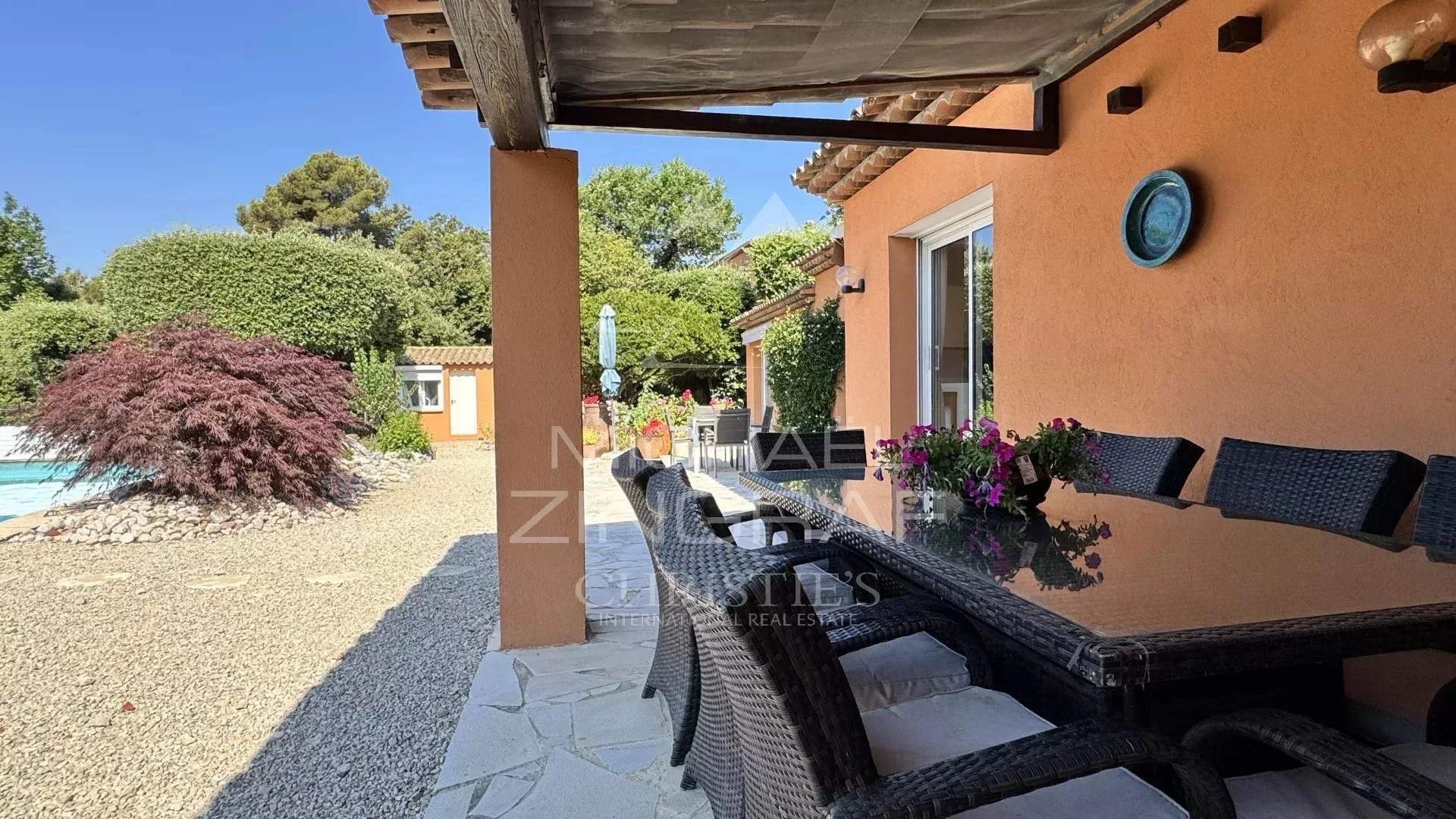 Villa rénovée avec vue panoramique, piscine et dépendance - 15