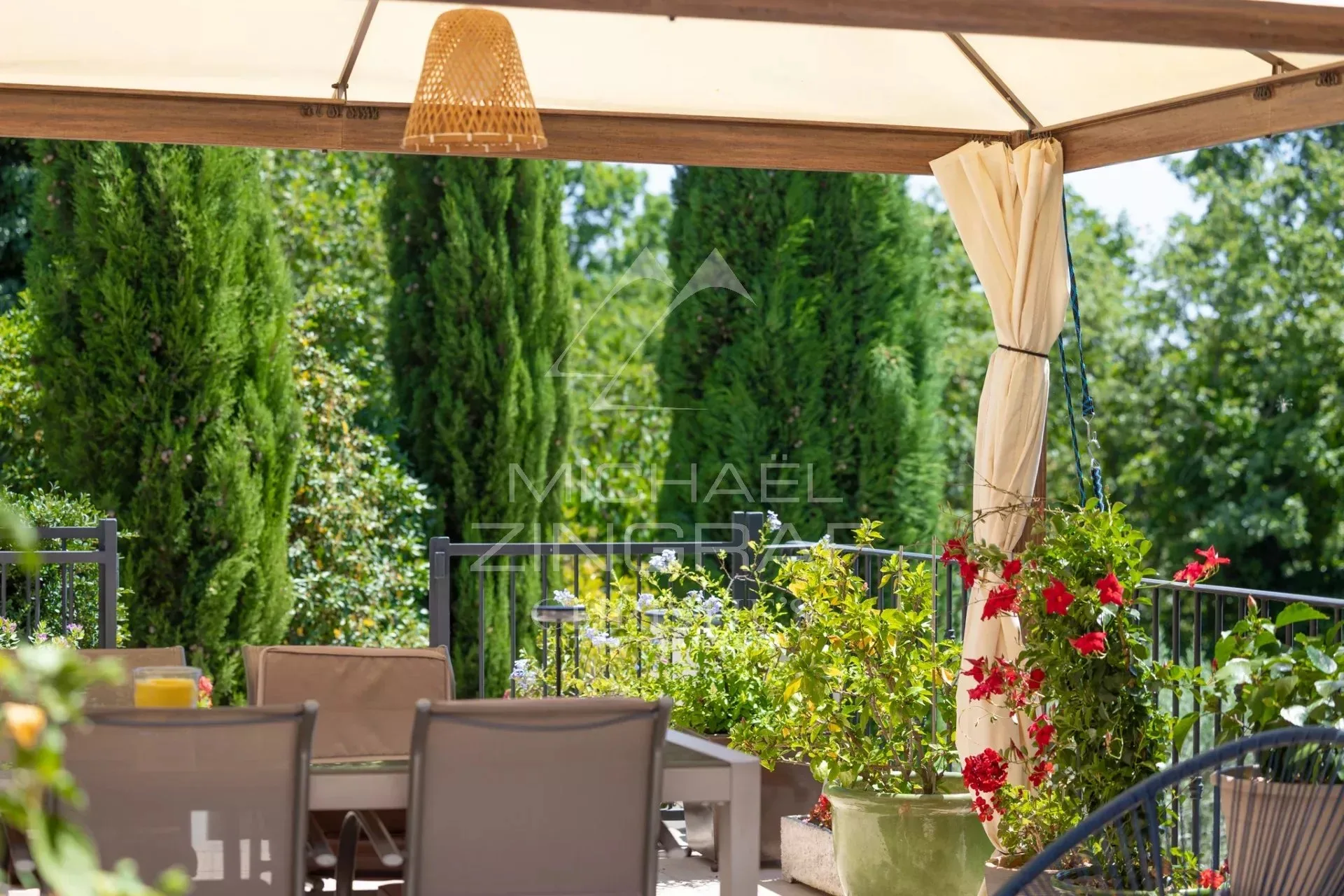 Exclusivité - Luberon - Belle propriété avec piscine et dépendances - 2