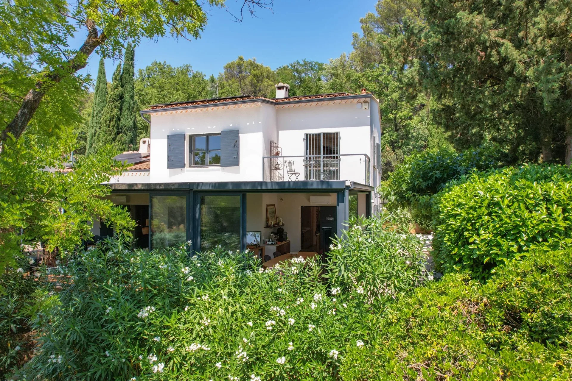 Aix-en-Provence – Propriété avec piscine au coeur d'un écrin de verdure - 2