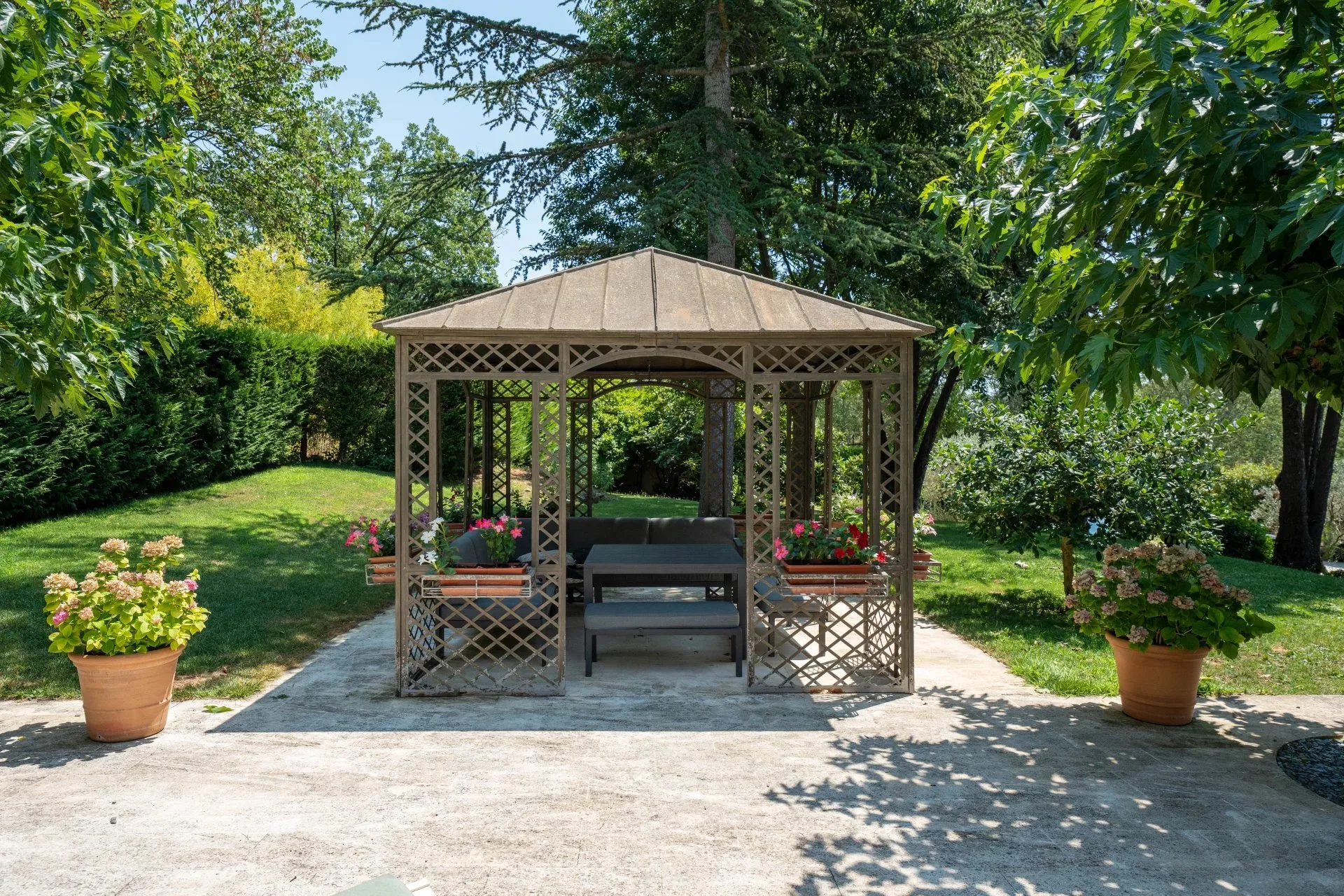Aix-en-Provence – Propriété avec piscine au coeur d'un écrin de verdure - 14