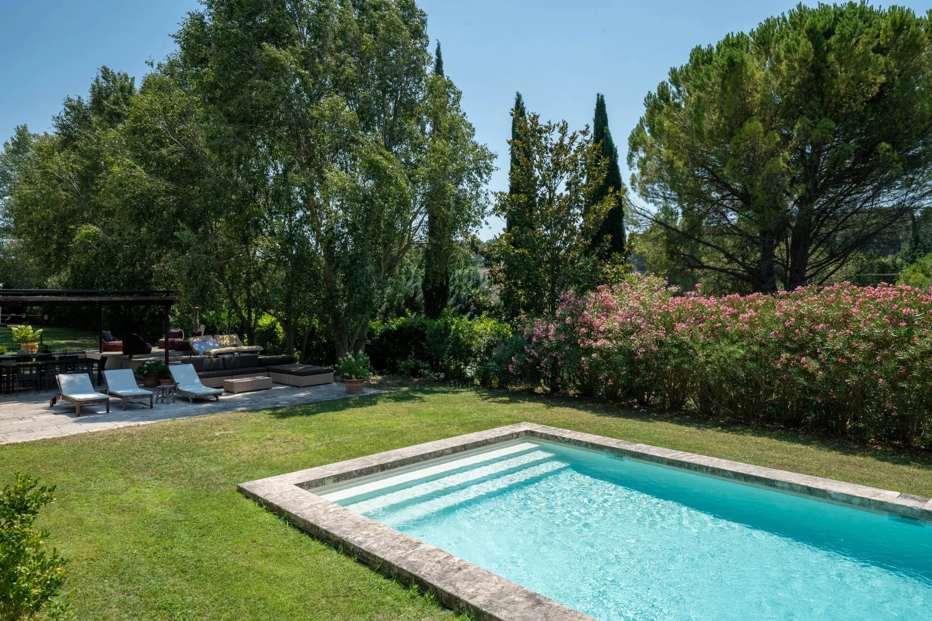 Aix-en-Provence – Propriété avec piscine au coeur d'un écrin de verdure - 16