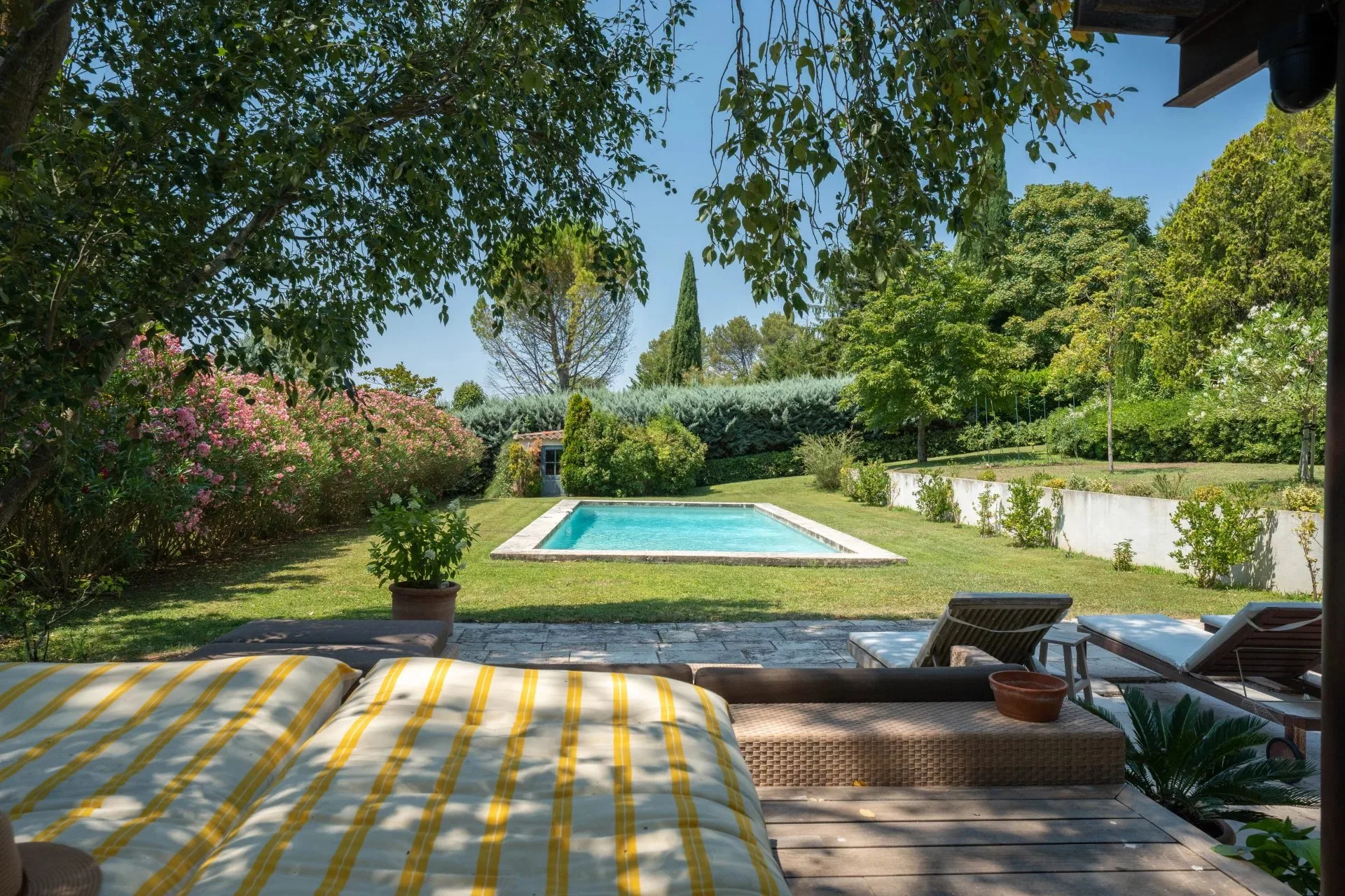 Aix-en-Provence – Propriété avec piscine au coeur d'un écrin de verdure - 24