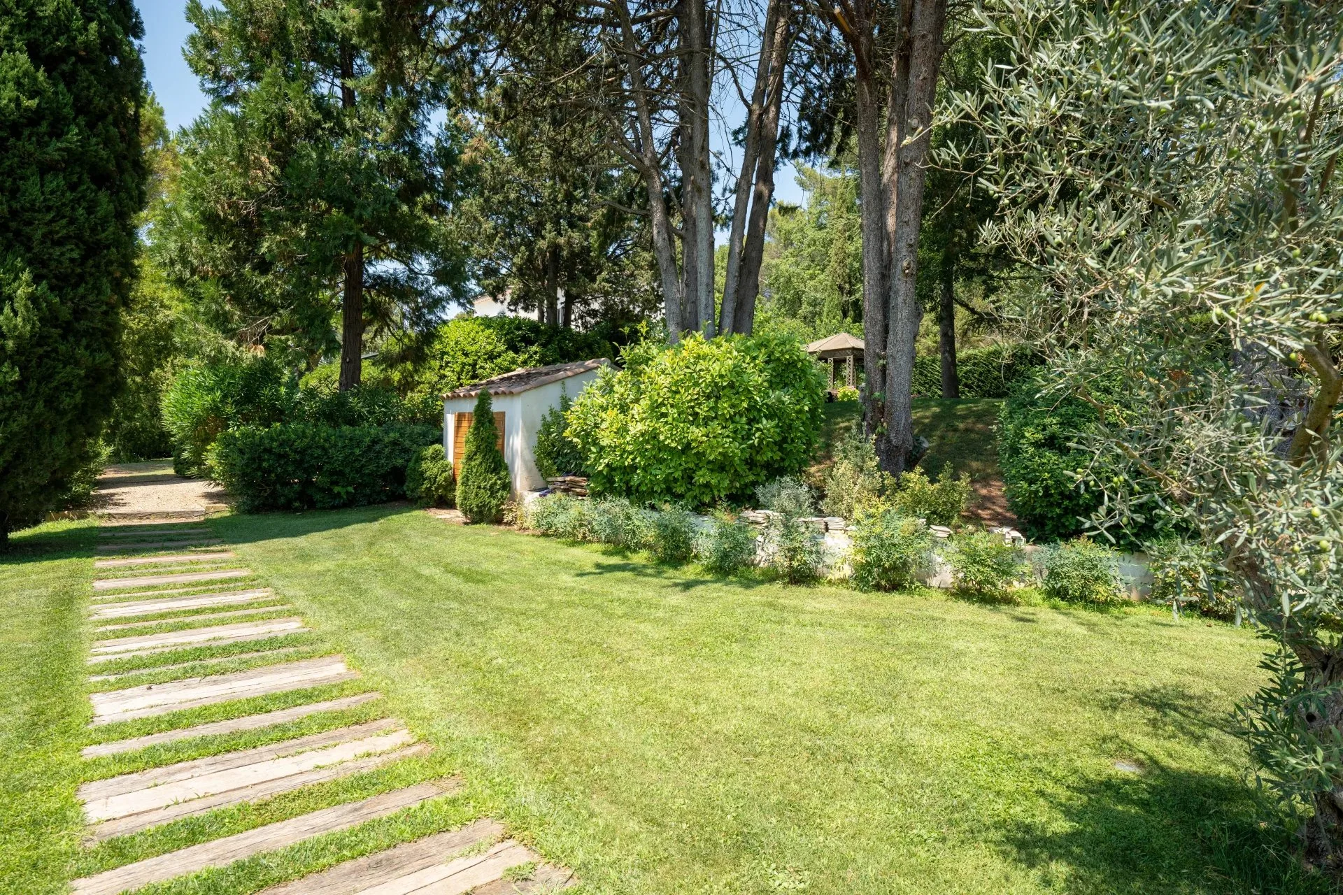 Aix-en-Provence – Propriété avec piscine au coeur d'un écrin de verdure - 28