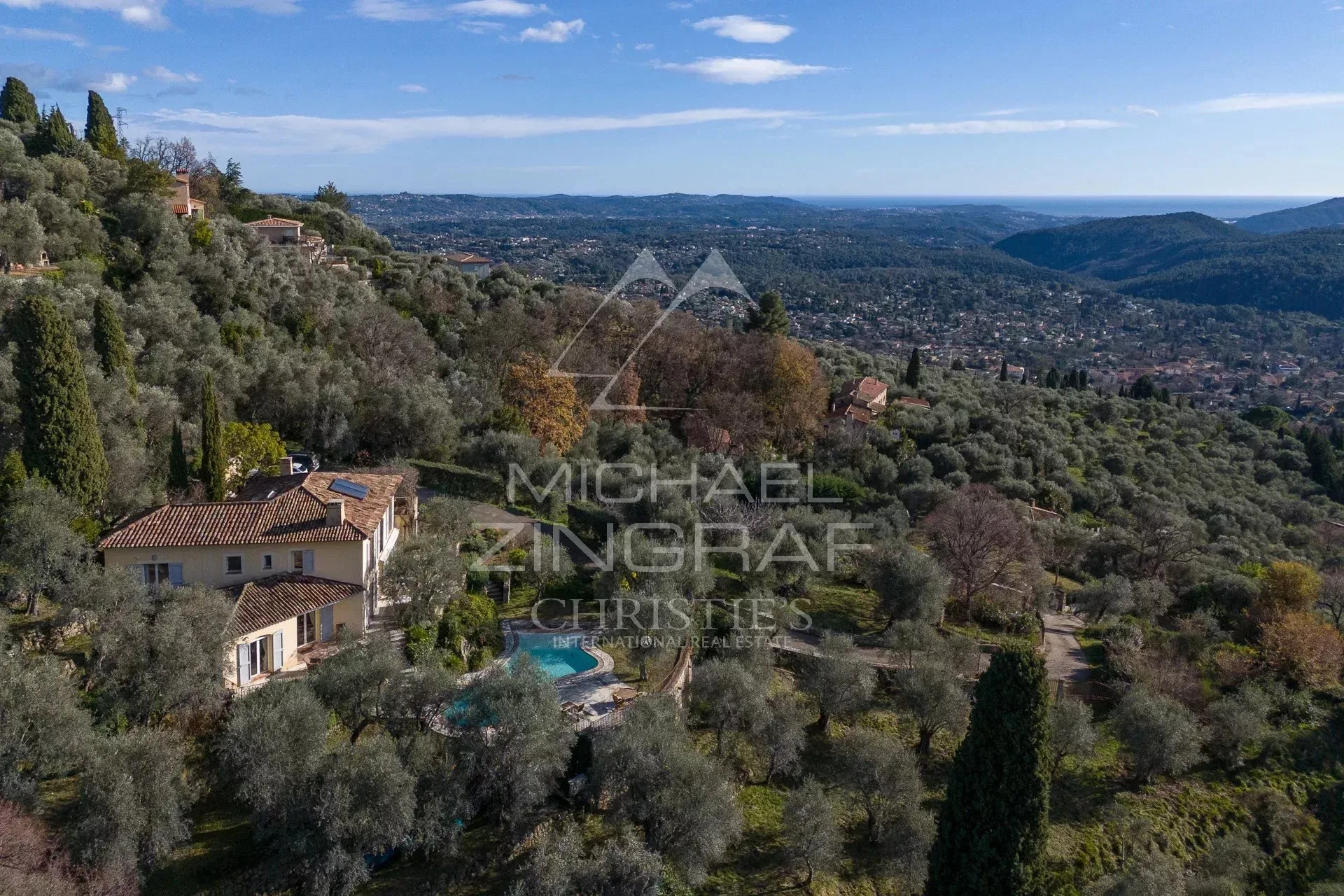 Elegante  Villa position dominante avec vue mer et oliveraie - 9