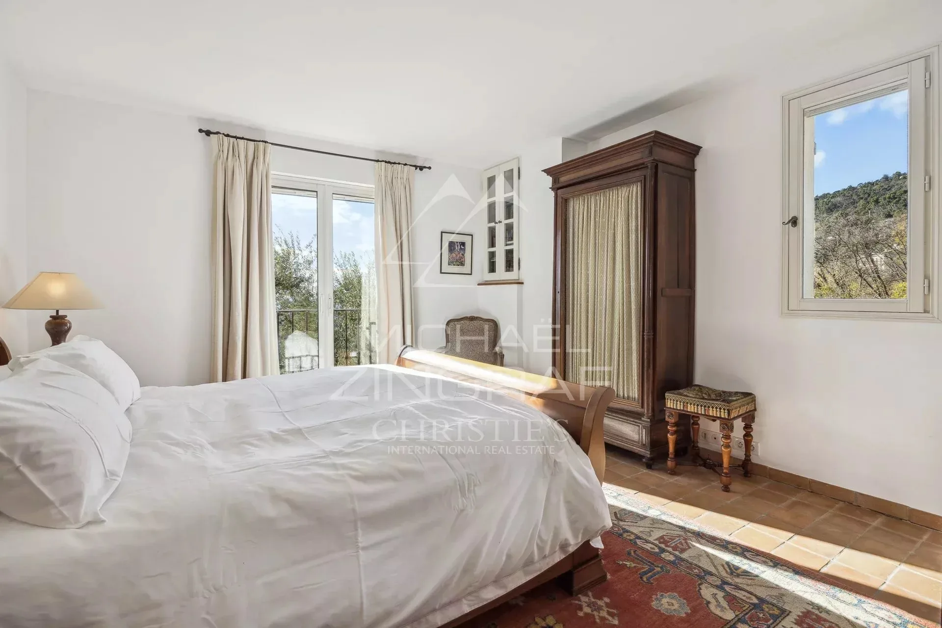 Elegante  Villa position dominante avec vue mer et oliveraie - 12