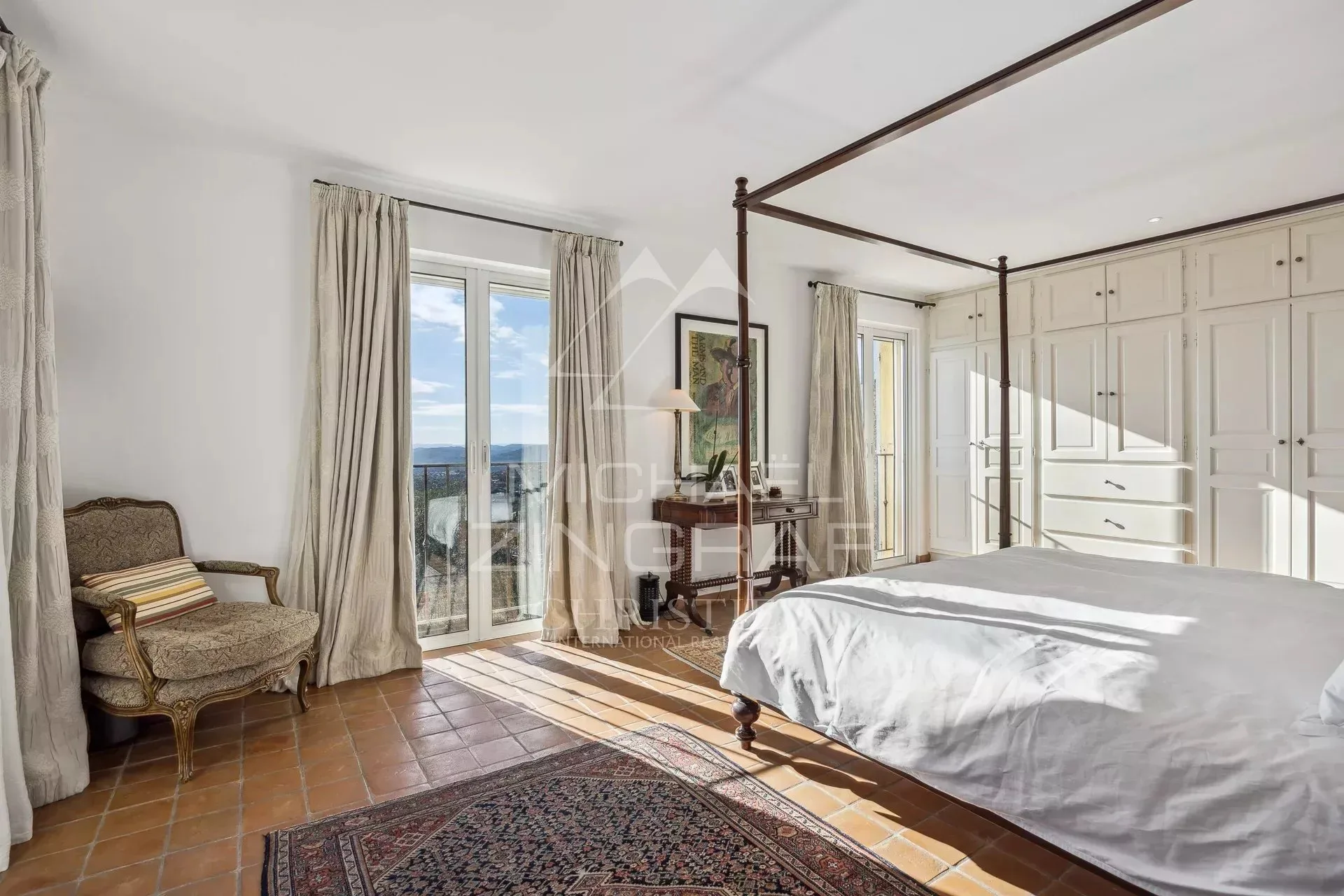 Elegante  Villa position dominante avec vue mer et oliveraie - 13