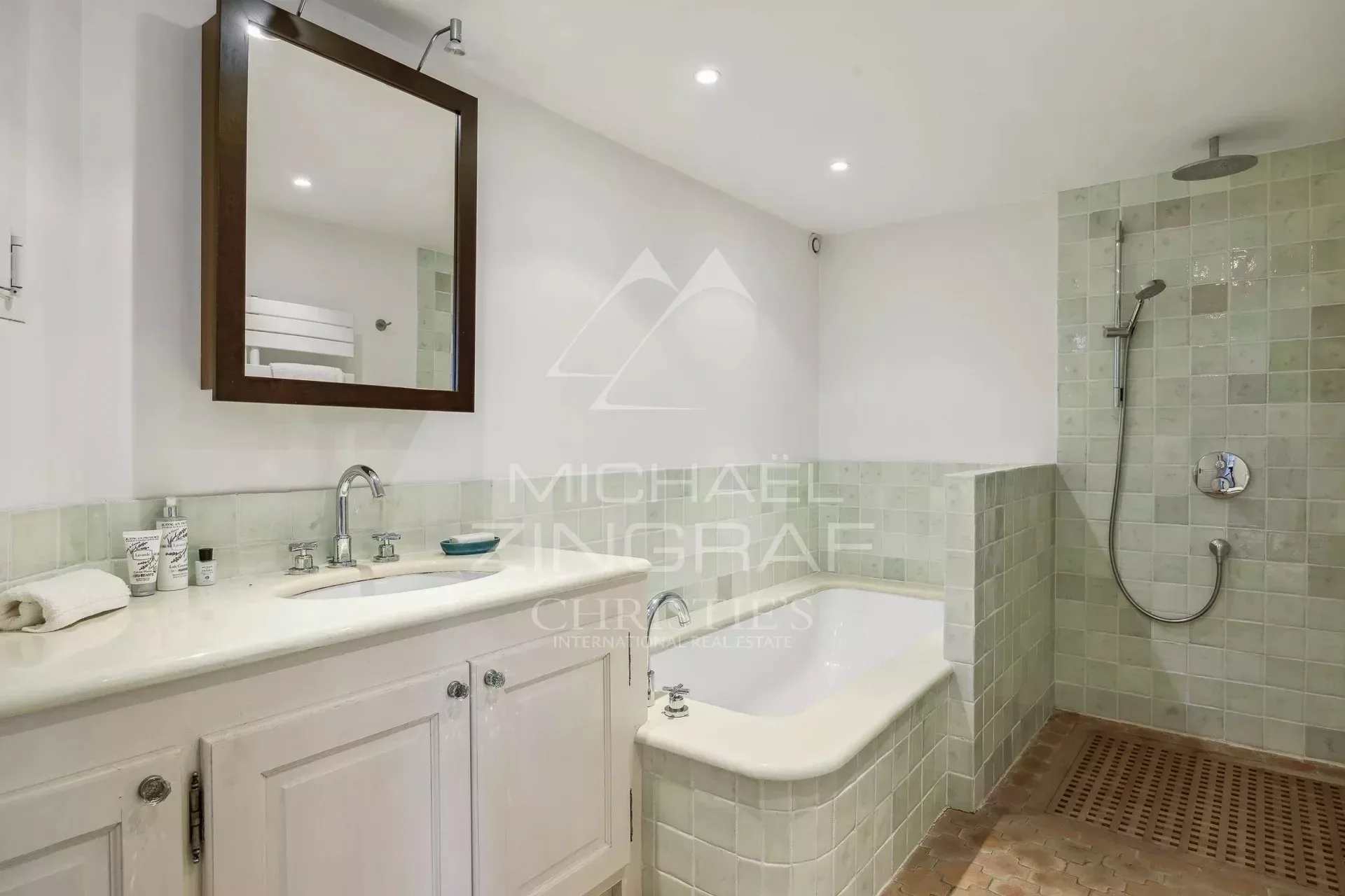 Elegante  Villa position dominante avec vue mer et oliveraie - 14