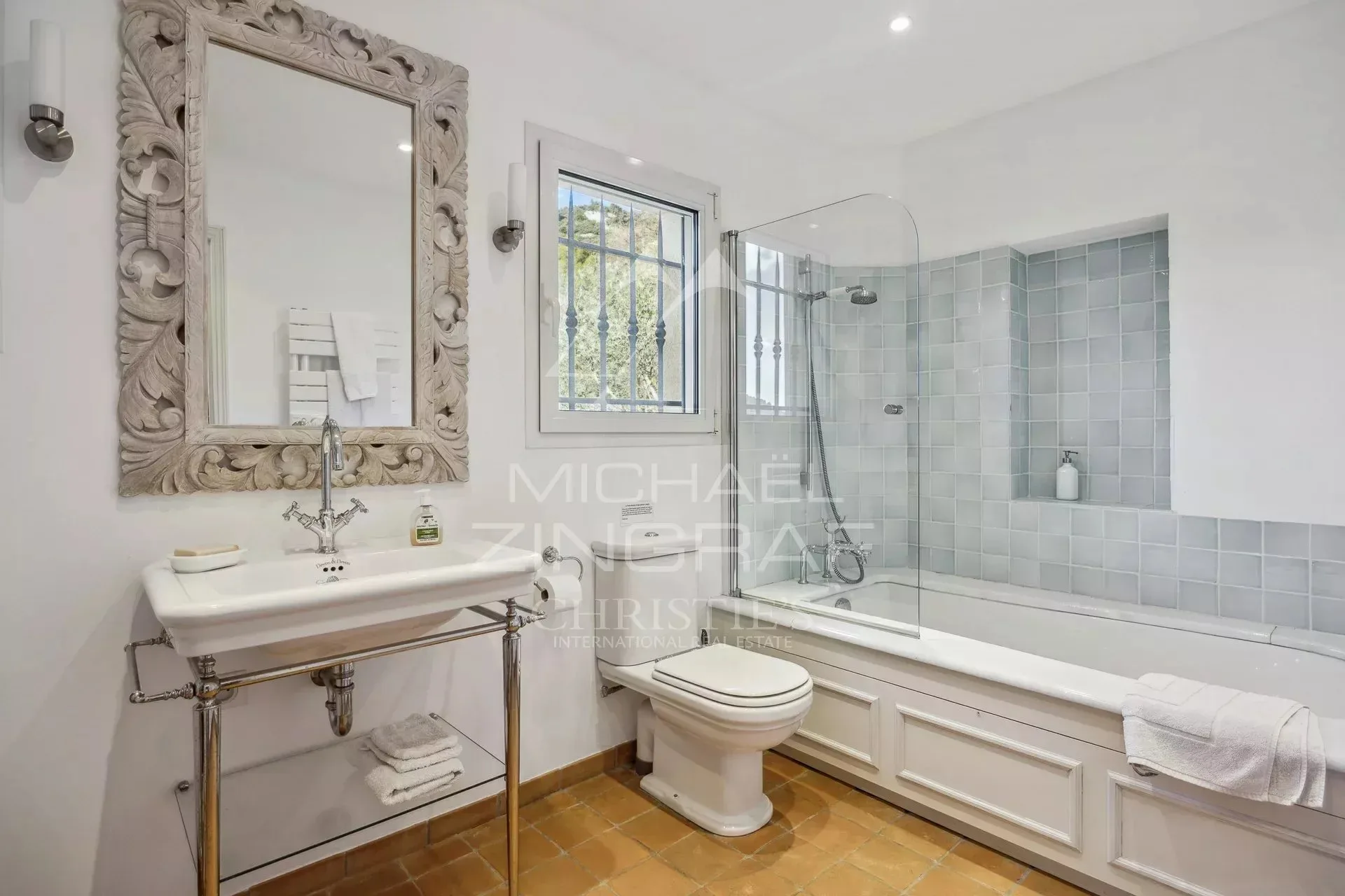 Elegante  Villa position dominante avec vue mer et oliveraie - 15