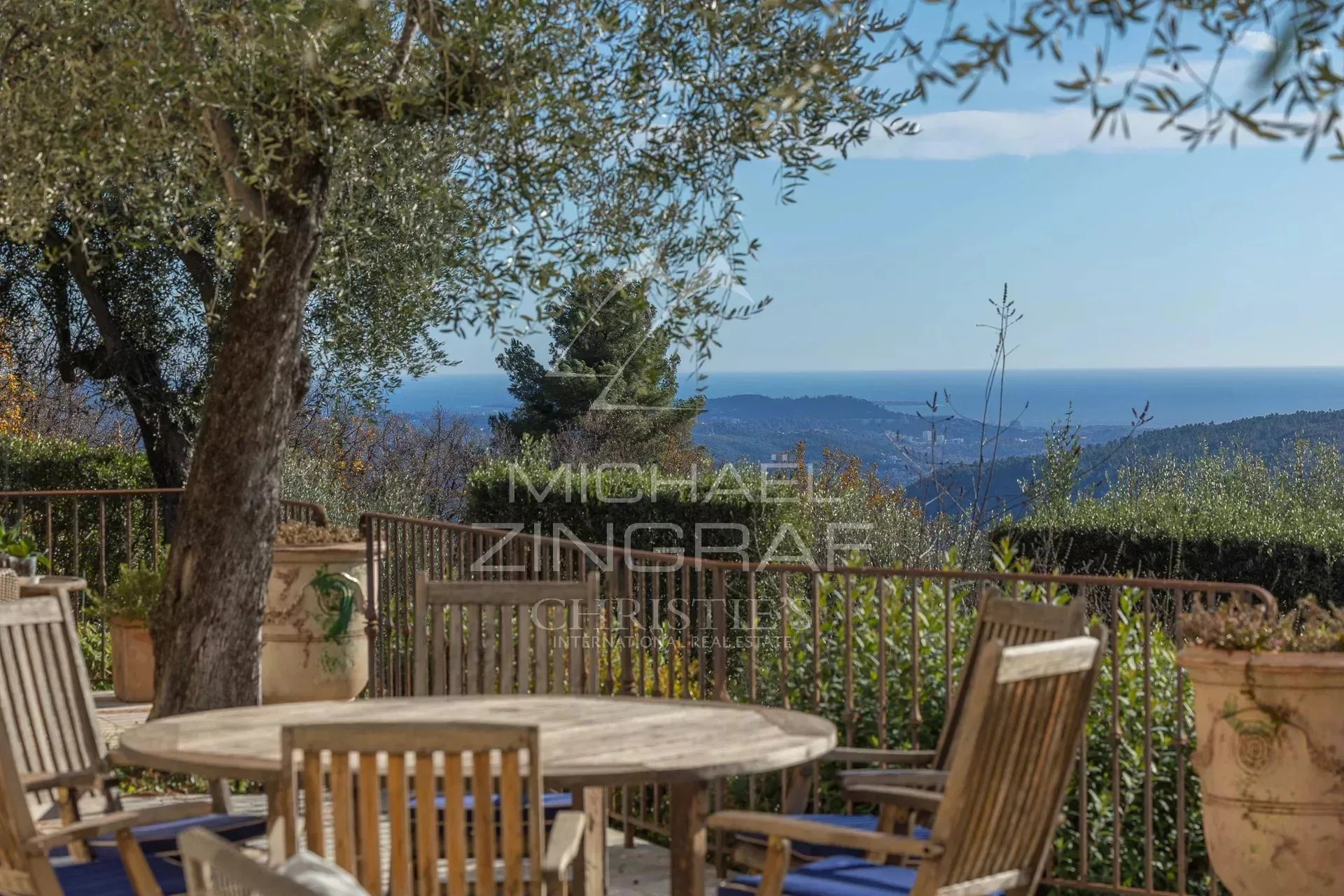 Elegante  Villa position dominante avec vue mer et oliveraie - 17
