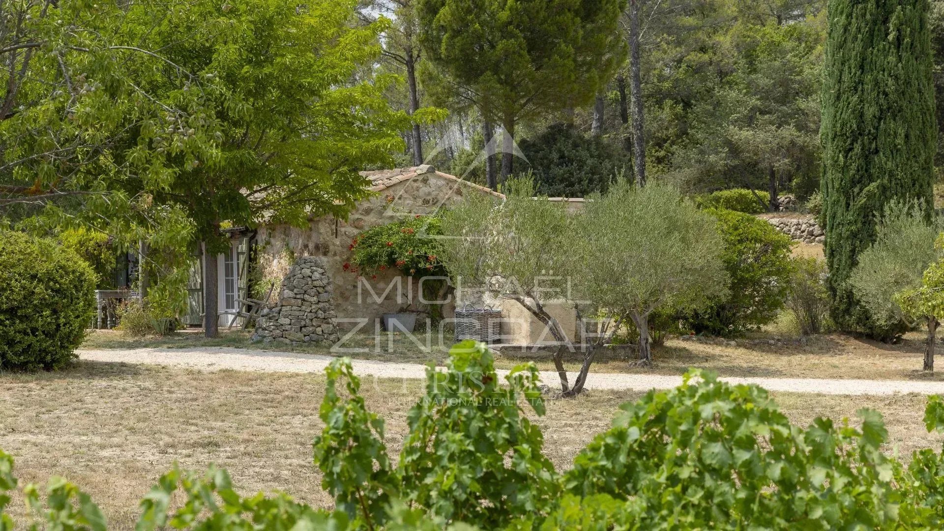 Character property in Cotignac – A Provençal estate surrounded by vineyards, olive trees and the art of living - 11