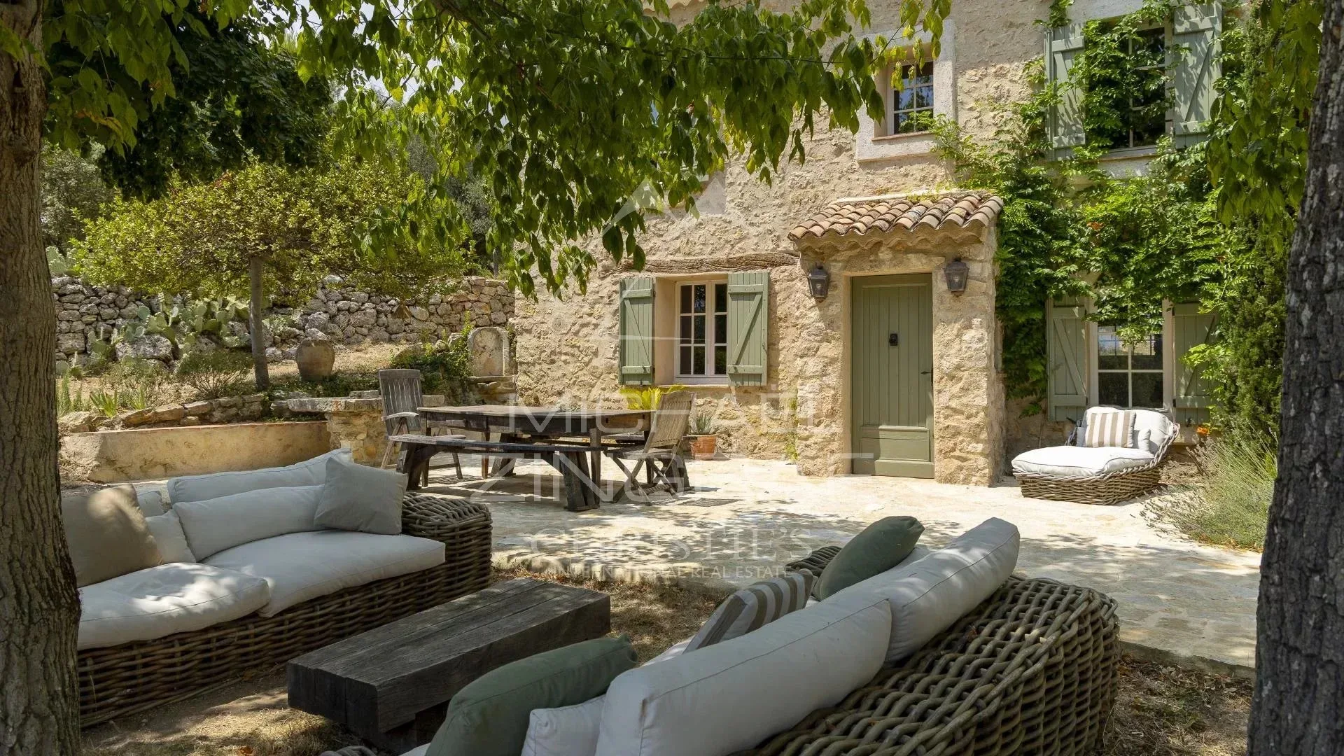 Character property in Cotignac – A Provençal estate surrounded by vineyards, olive trees and the art of living