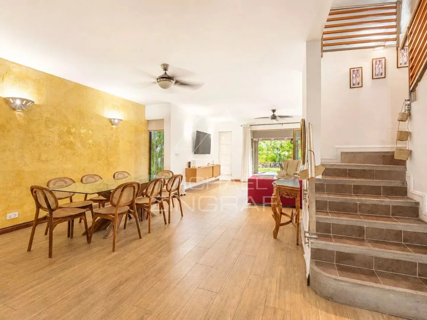 Élégant duplex meublé de 3 chambres en suite avec jardin – Rivière Noire - 10