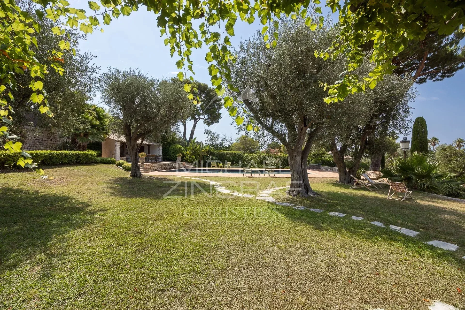 Exclusivité Mas d’exception avec vue mer panoramique au Cap d’Antibes - 13