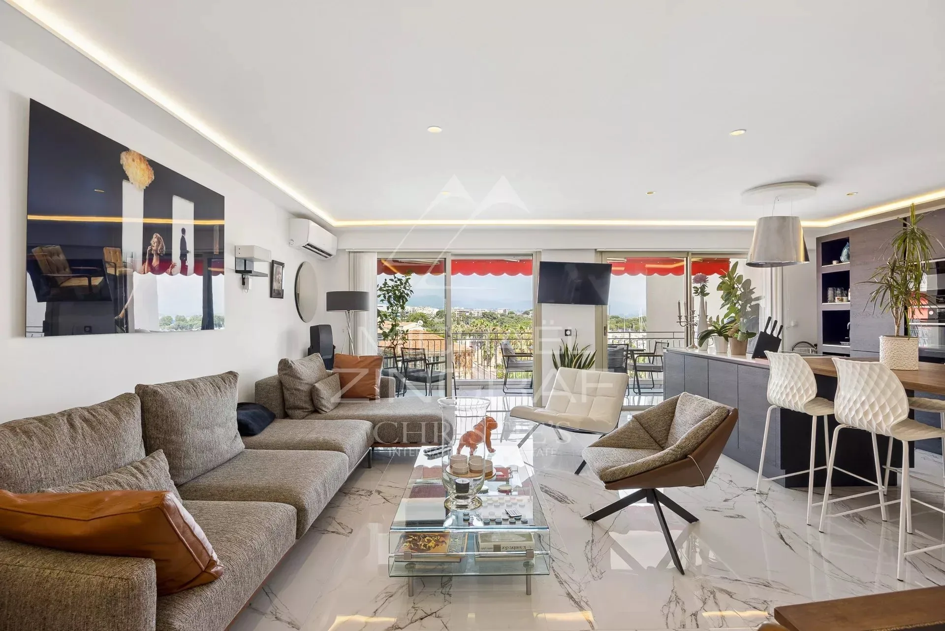 Superbe appartement rénové – Centre-ville d’Antibes, secteur Vauban – Vue dégagée sur le port - 4