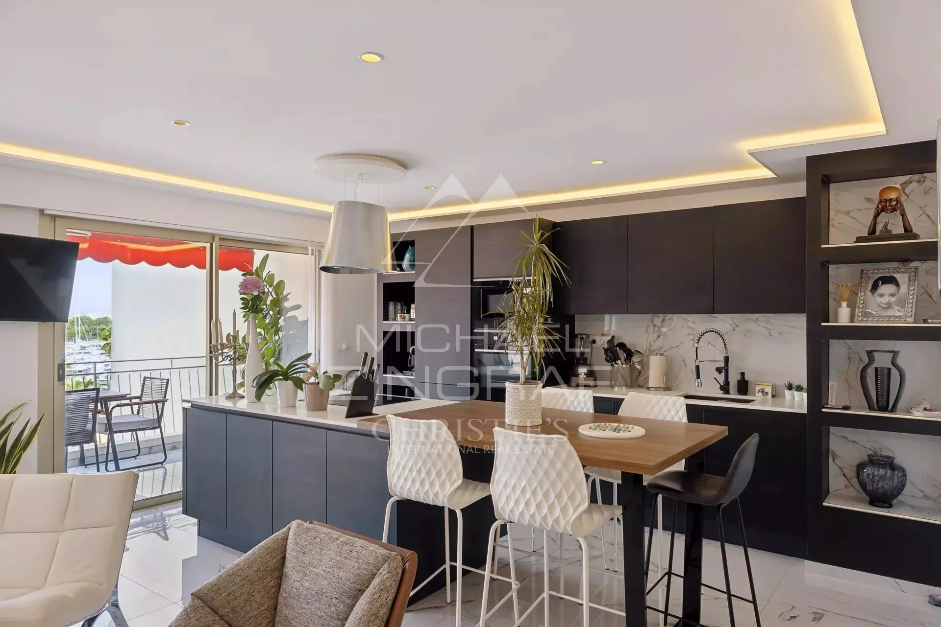Superbe appartement rénové – Centre-ville d’Antibes, secteur Vauban – Vue dégagée sur le port - 5