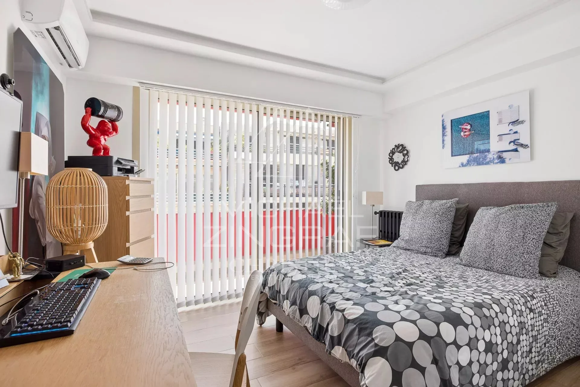 Superbe appartement rénové – Centre-ville d’Antibes, secteur Vauban – Vue dégagée sur le port - 9