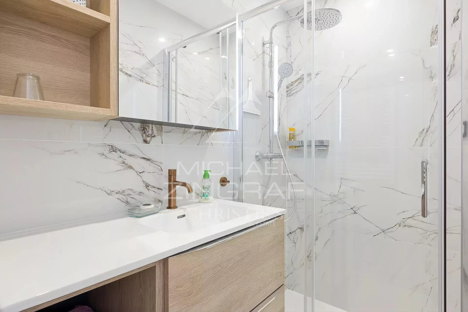 Superbe appartement rénové – Centre-ville d’Antibes, secteur Vauban – Vue dégagée sur le port - 10