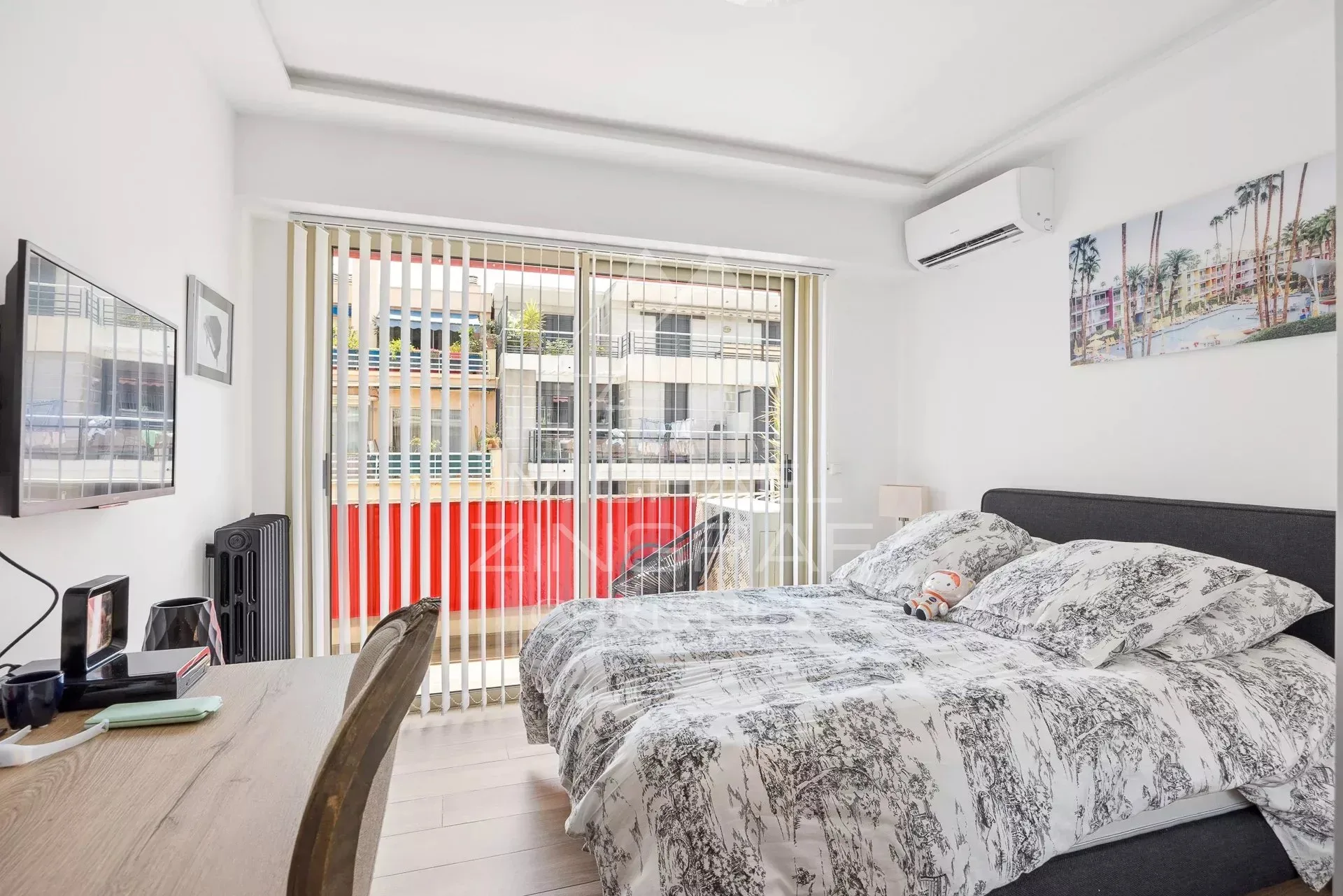 Superbe appartement rénové – Centre-ville d’Antibes, secteur Vauban – Vue dégagée sur le port - 11