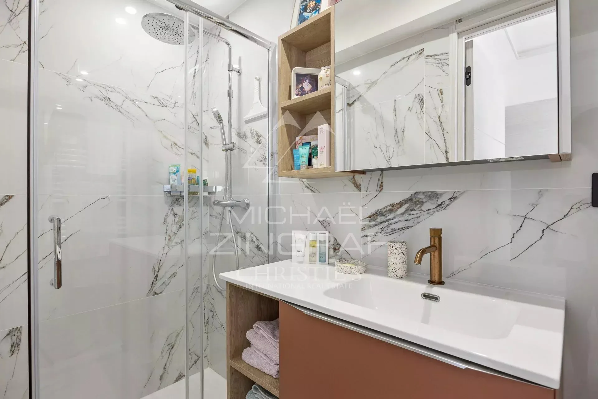 Superbe appartement rénové – Centre-ville d’Antibes, secteur Vauban – Vue dégagée sur le port - 12