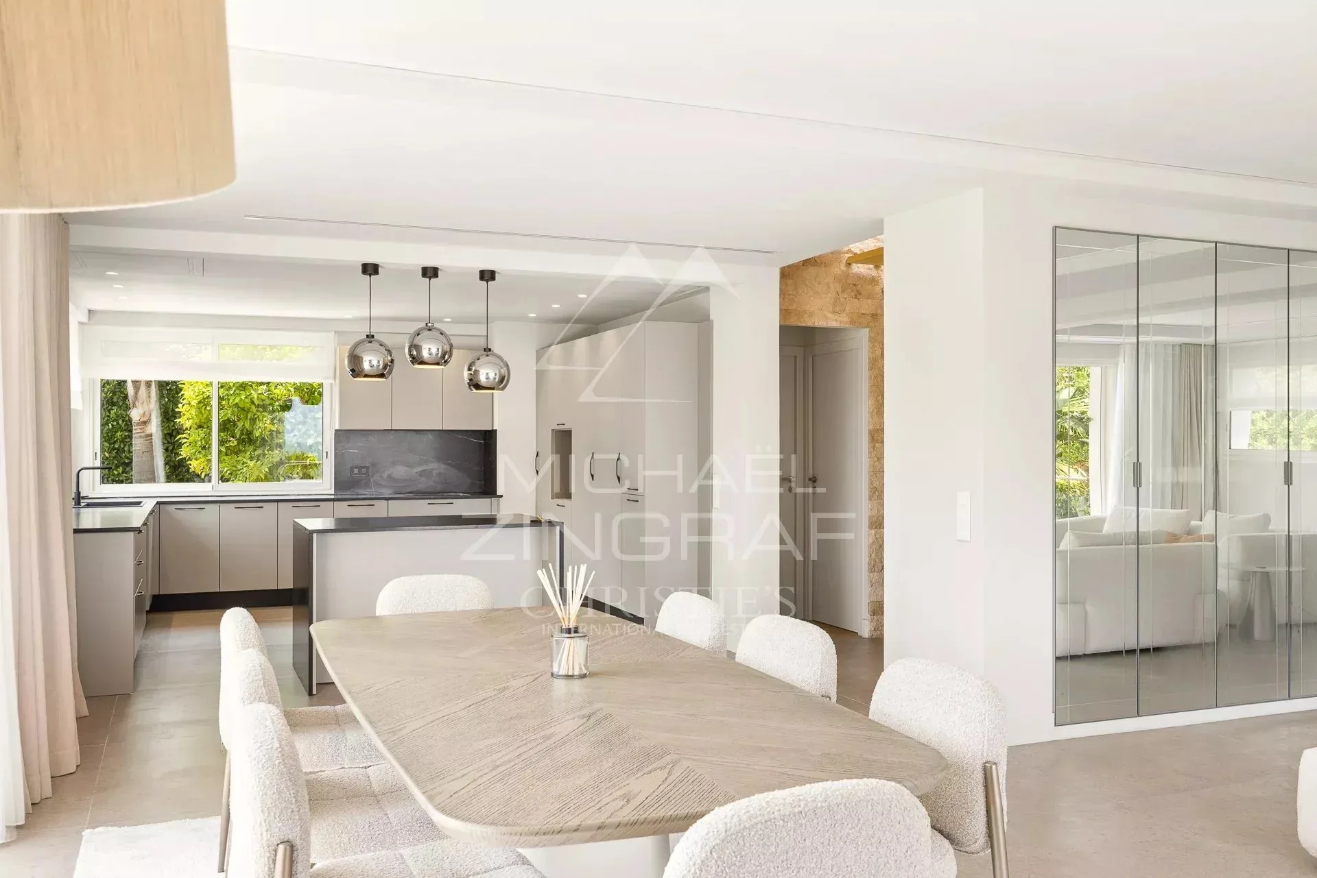 SPLENDIDE VILLA CONTEMPORAINE RÉNOVÉE  DE 320 M² SITUÉE DANS UN DOMAINE PRIVÉ - 3