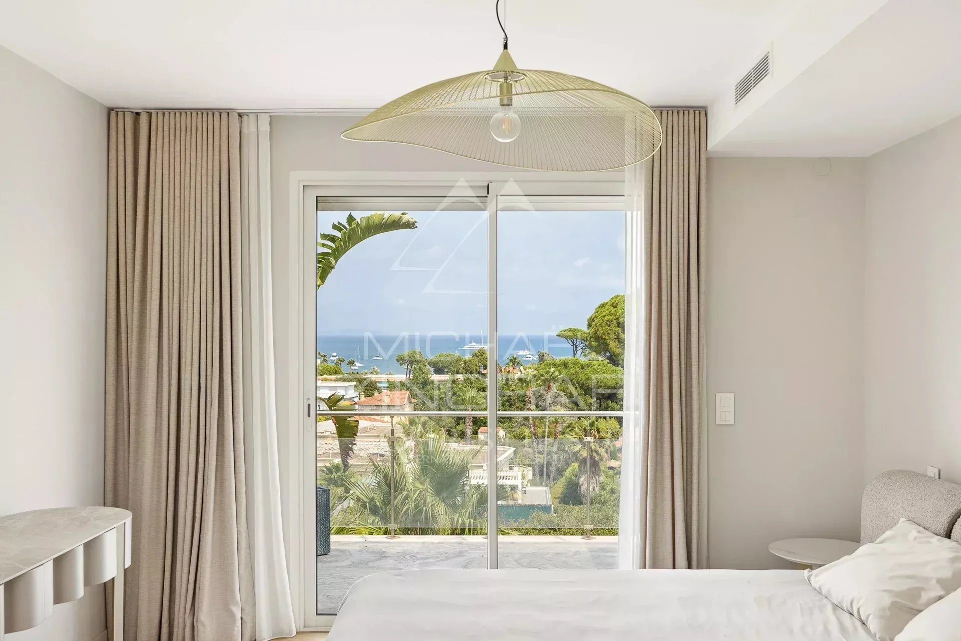 SPLENDIDE VILLA CONTEMPORAINE RÉNOVÉE  DE 320 M² SITUÉE DANS UN DOMAINE PRIVÉ - 11
