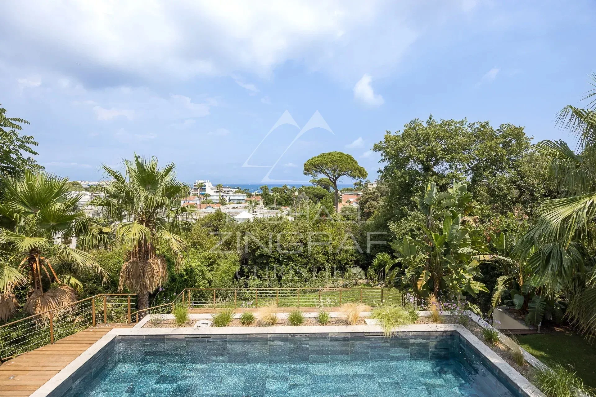SPLENDIDE VILLA CONTEMPORAINE RÉNOVÉE  DE 320 M² SITUÉE DANS UN DOMAINE PRIVÉ - 12