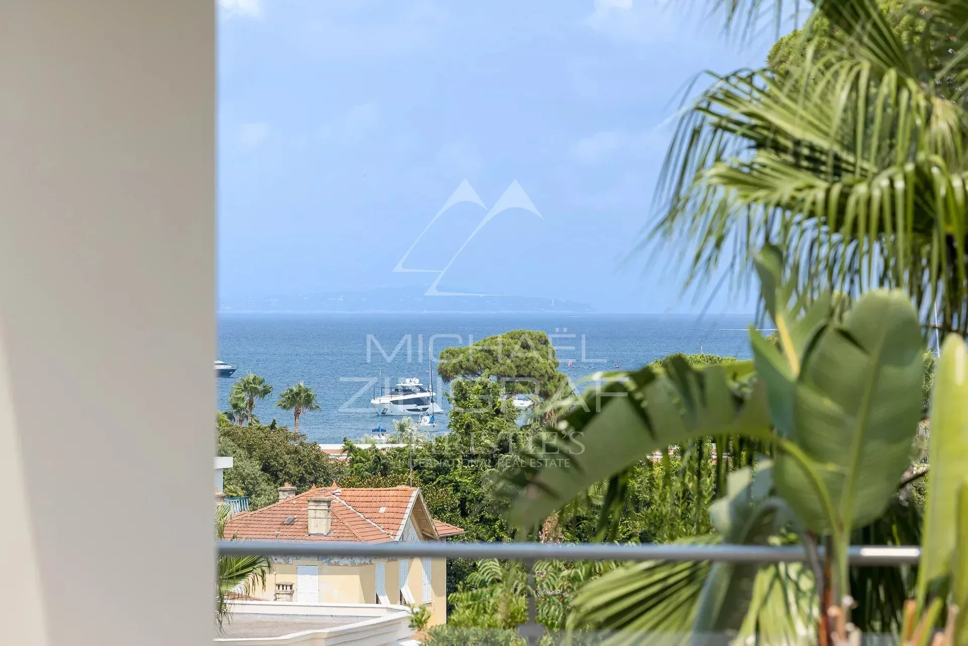 SPLENDIDE VILLA CONTEMPORAINE RÉNOVÉE  DE 320 M² SITUÉE DANS UN DOMAINE PRIVÉ - 20