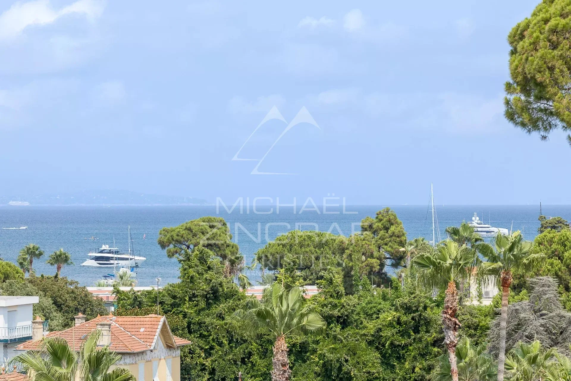 SPLENDIDE VILLA CONTEMPORAINE RÉNOVÉE  DE 320 M² SITUÉE DANS UN DOMAINE PRIVÉ - 21