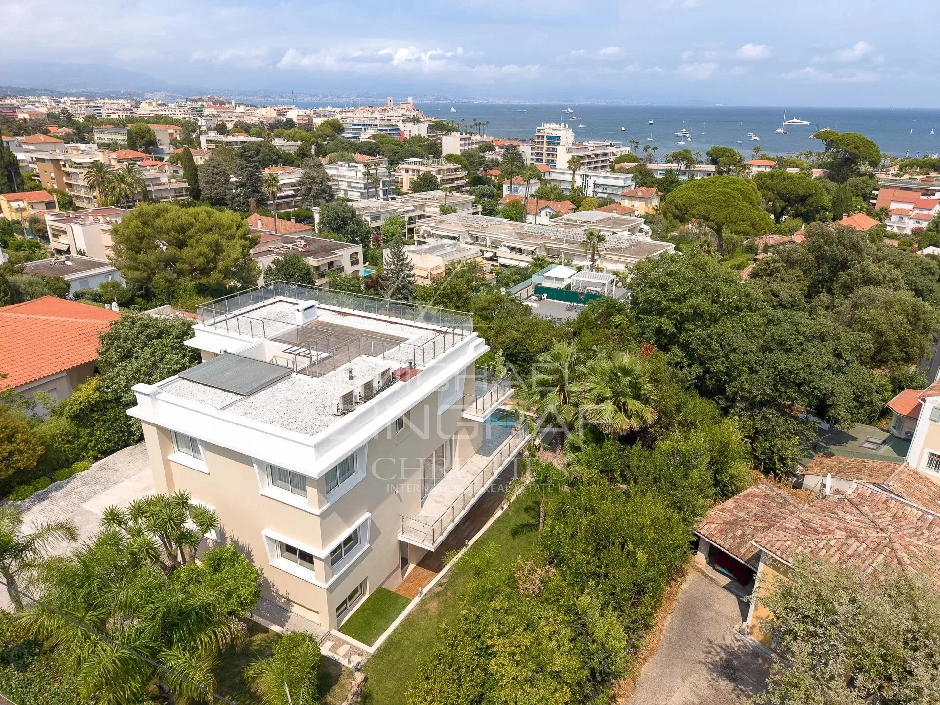 SPLENDIDE VILLA CONTEMPORAINE RÉNOVÉE  DE 320 M² SITUÉE DANS UN DOMAINE PRIVÉ - 23