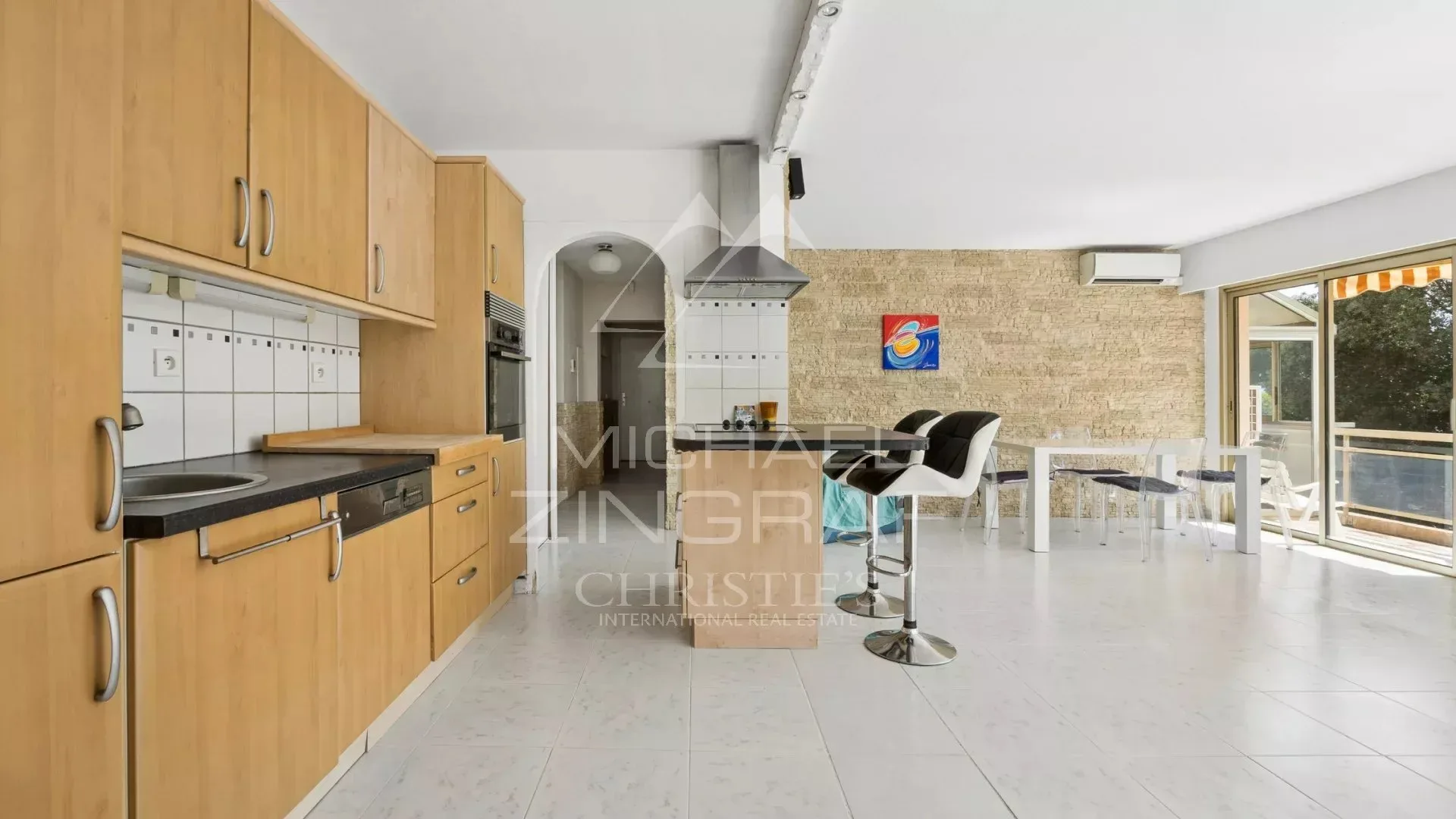 Appartement dernier étage avec vaste terrasse - 4