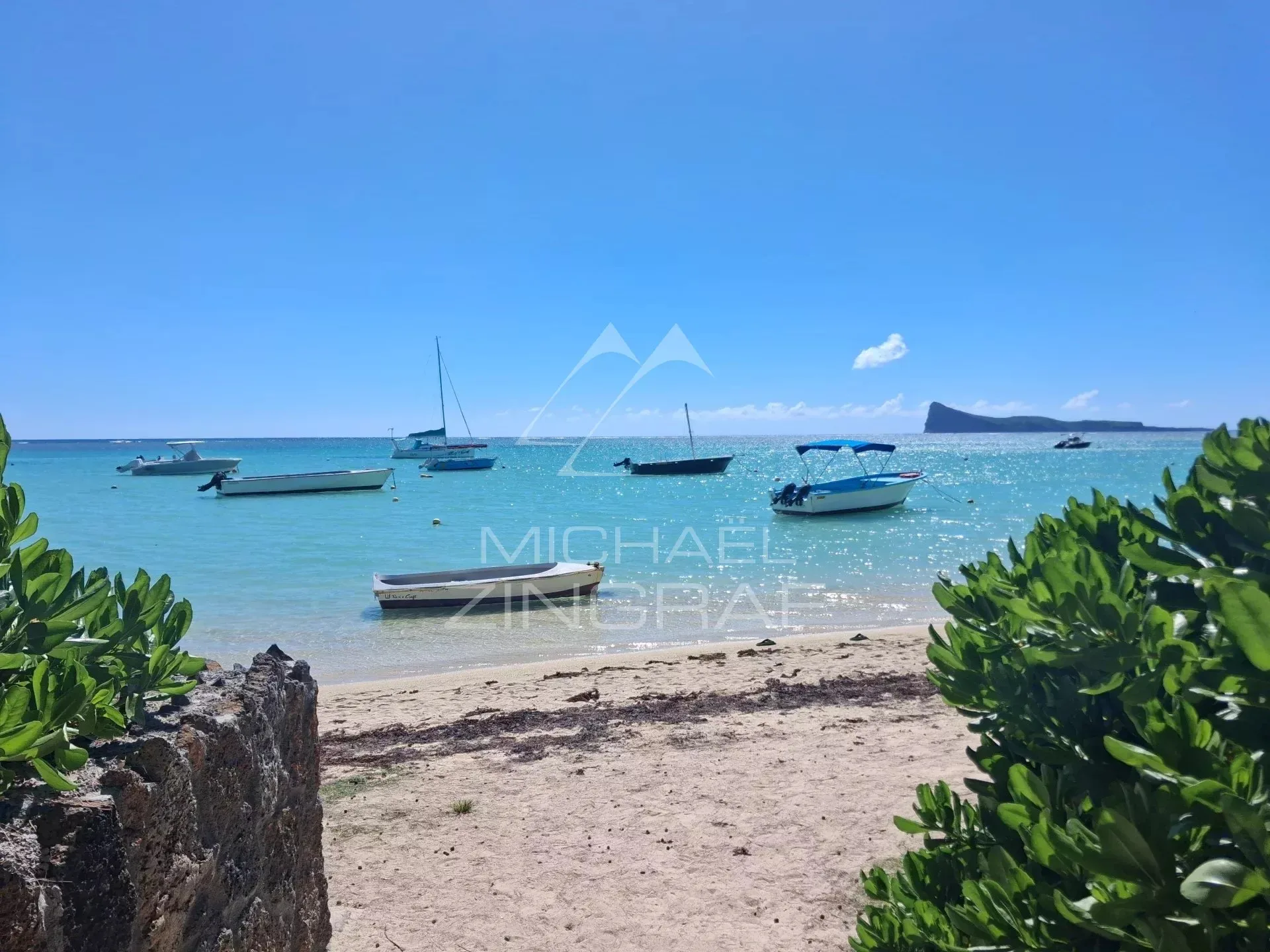 Duplex 2 Chambres avec Accès Direct à la Plage – Pereybère - 18