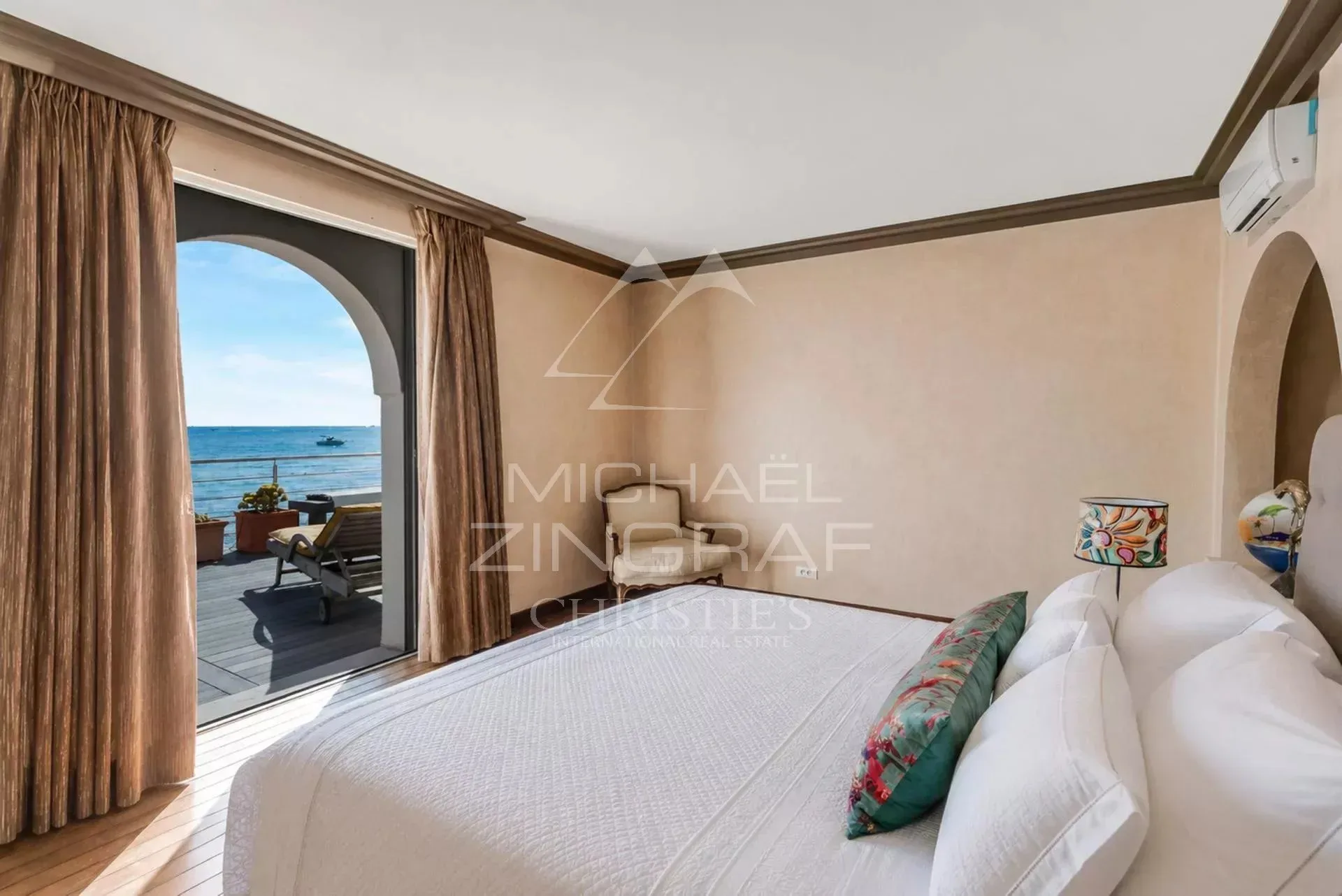 Villa pieds dans l'eau entre Cannes et Saint Tropez - EXCLUSIVITE - 10