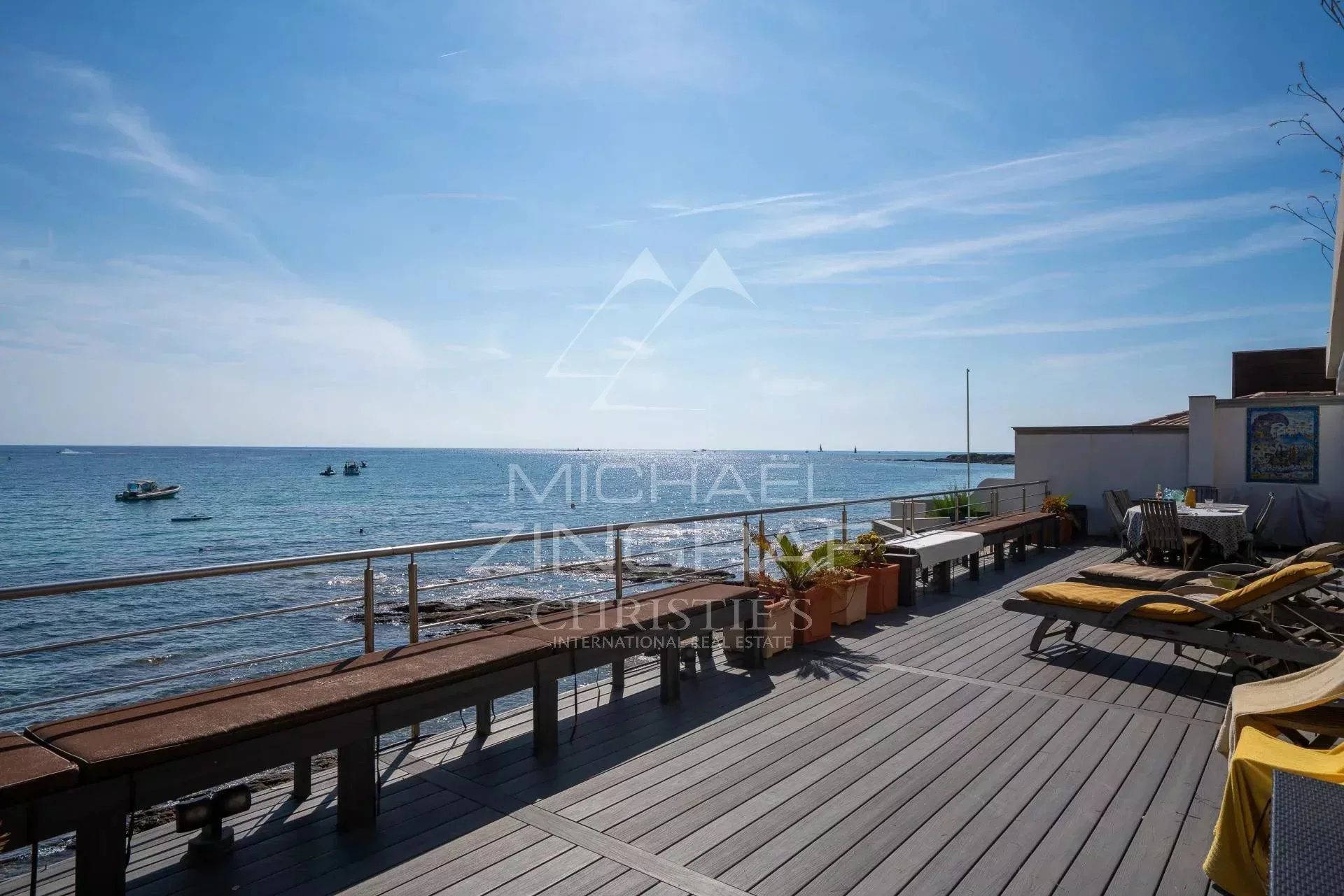 Villa pieds dans l'eau entre Cannes et Saint Tropez - EXCLUSIVITE - 3