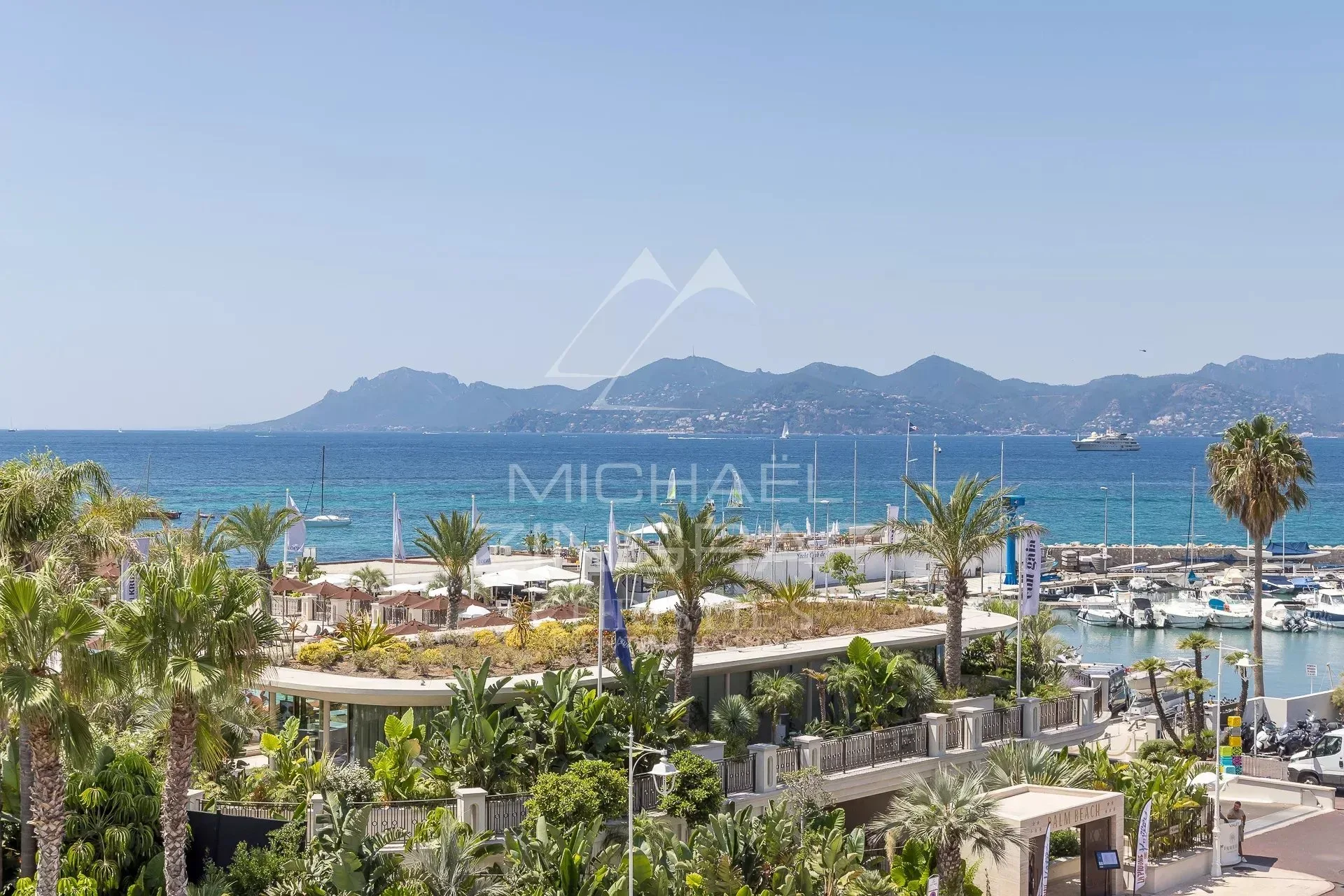 Cannes - Pointe Croisette - 3 pièces avec terrasse - 6