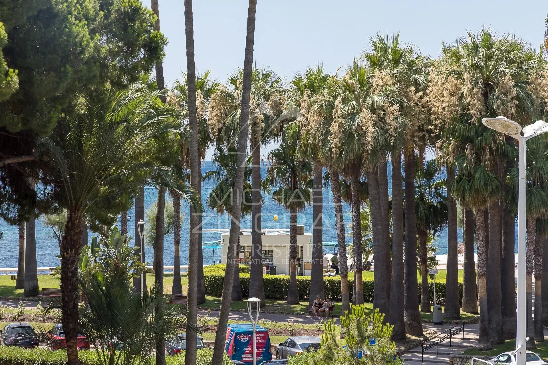 Cannes – Croisette – 2 pièces à rafraîchir avec terrasse face à la mer - 2
