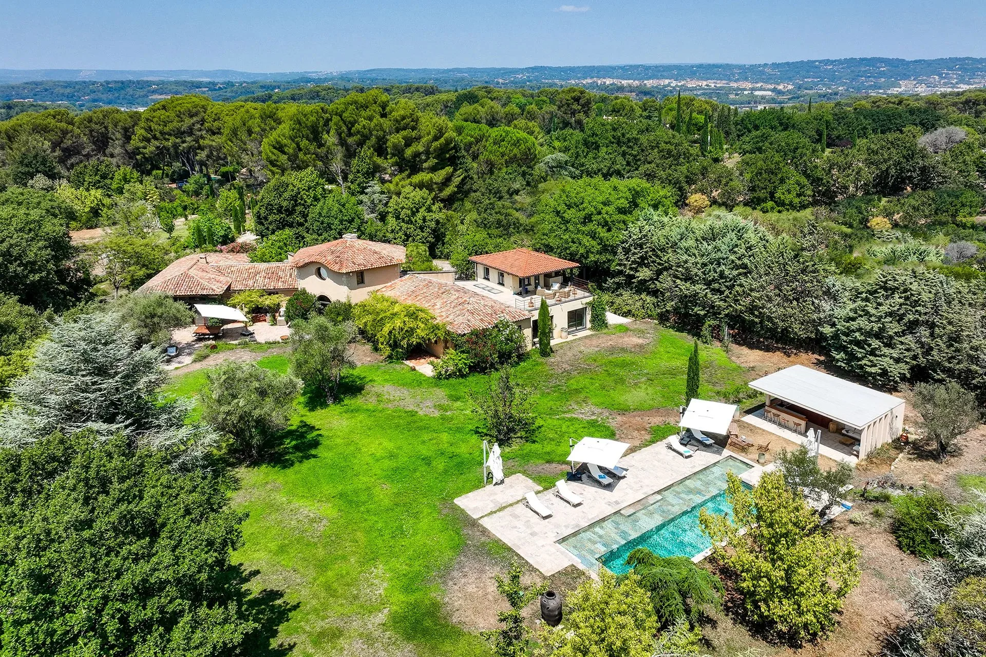 À quelques minutes du cœur d'Aix-en-Provence – Propriété d'exception de 12 pièces de 650 m² sur 1,2 hectares