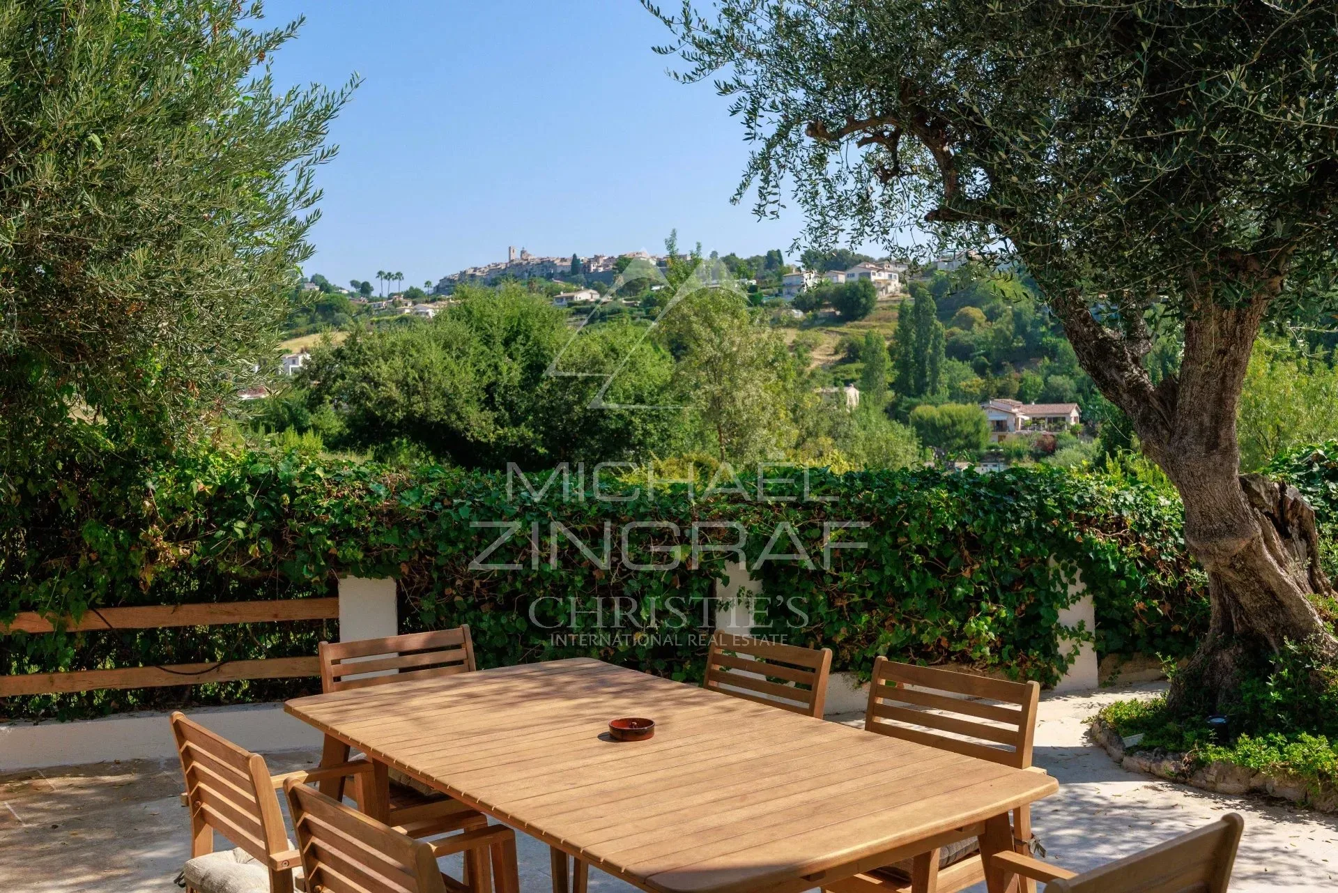 Vue panoramique sur le village de Saint Paul de Vence - 11