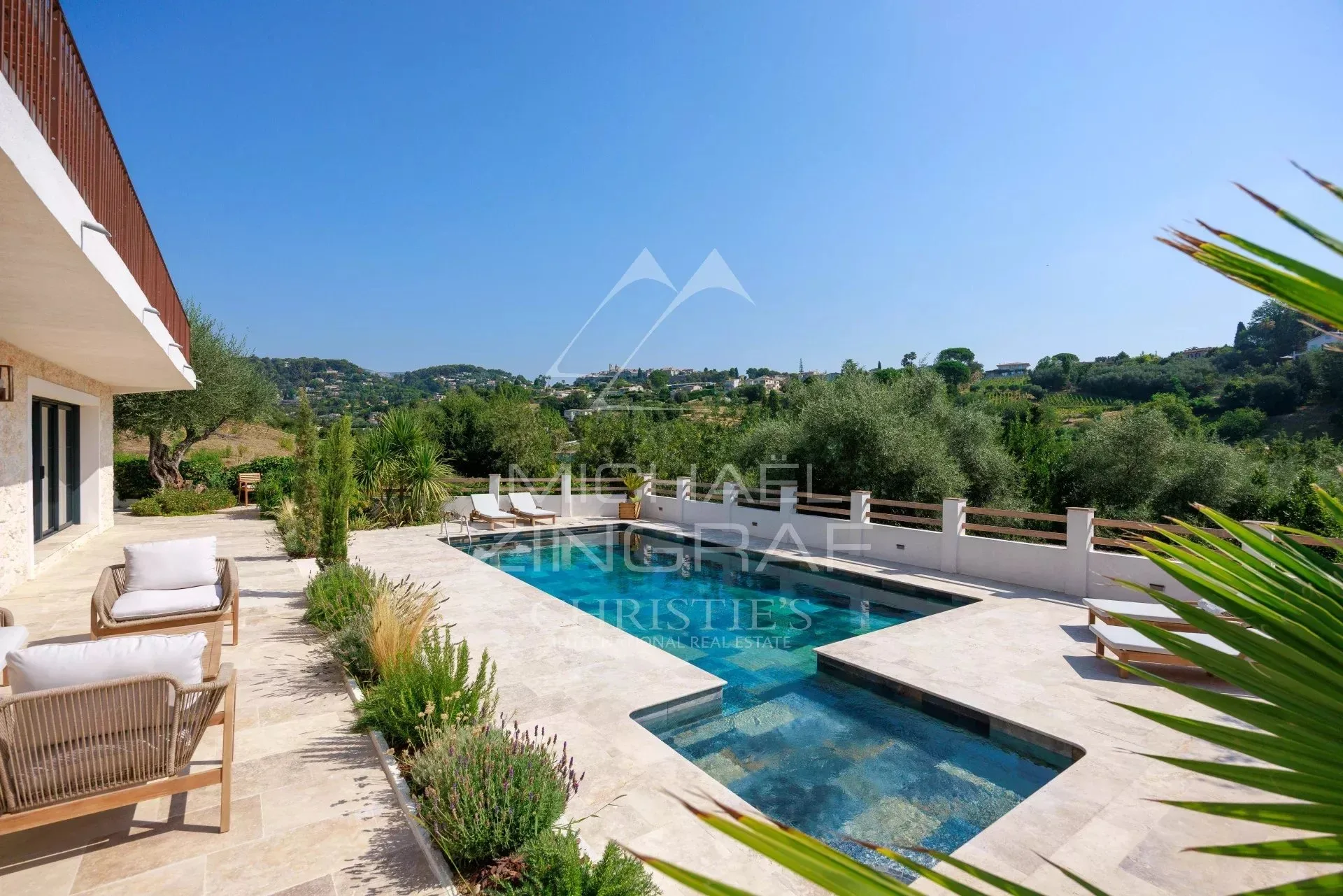 Vue panoramique sur le village de Saint Paul de Vence - 2
