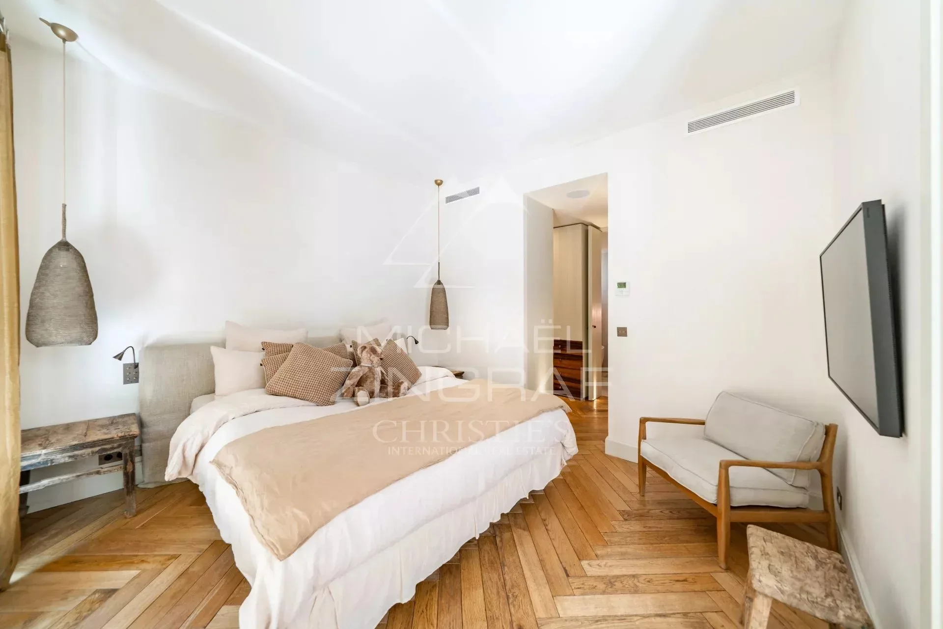 Cannes – Proche Croisette – Élégant rez-de-jardin avec piscine privative - 10
