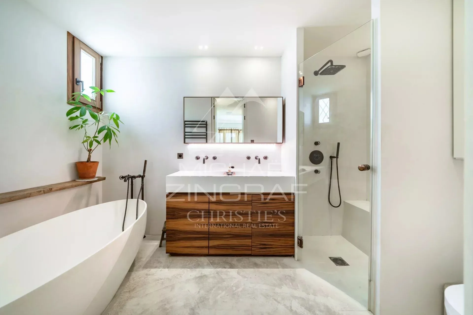Cannes – Proche Croisette – Élégant rez-de-jardin avec piscine privative - 12