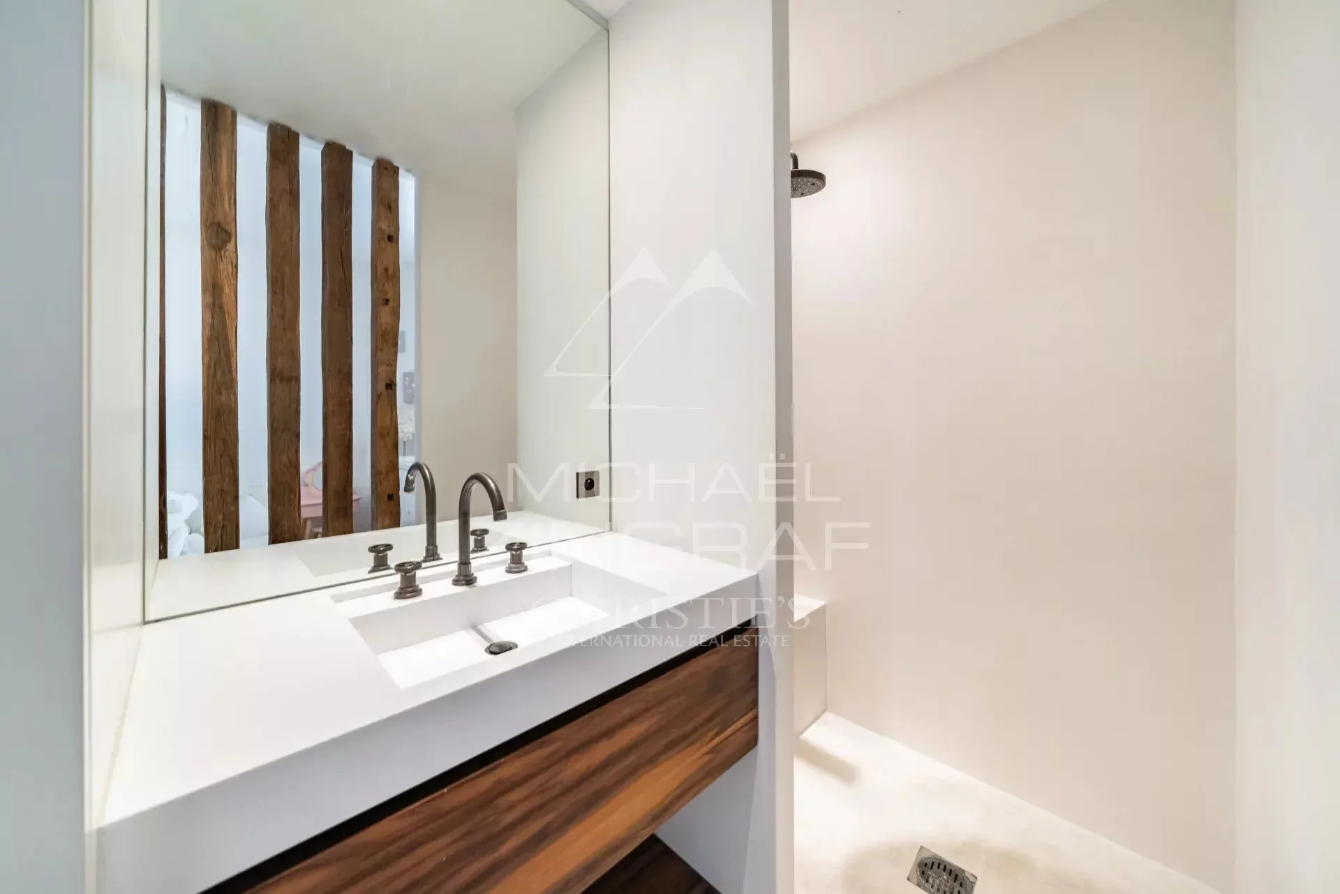 Cannes – Proche Croisette – Élégant rez-de-jardin avec piscine privative - 14