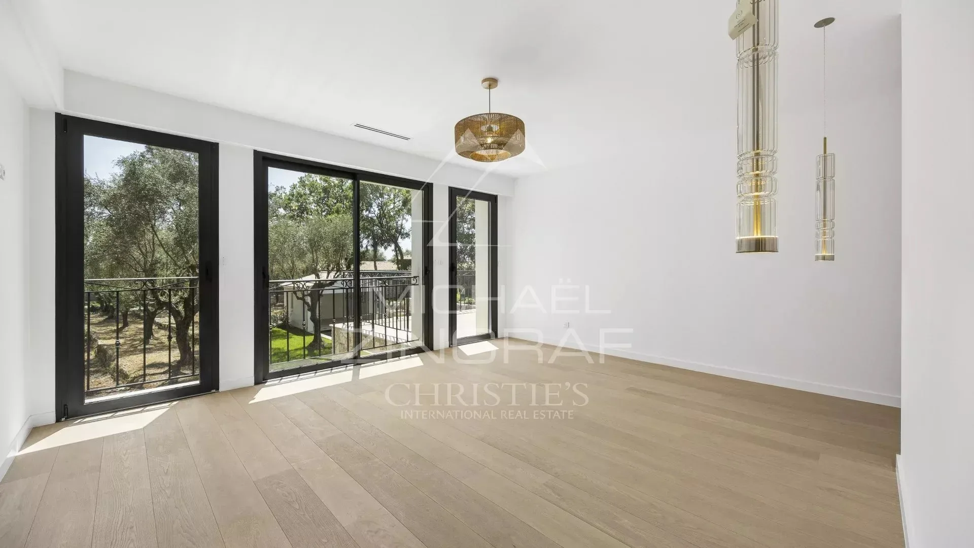 Elegante, vollständig renovierte Villa in absolut ruhiger Lage - 11