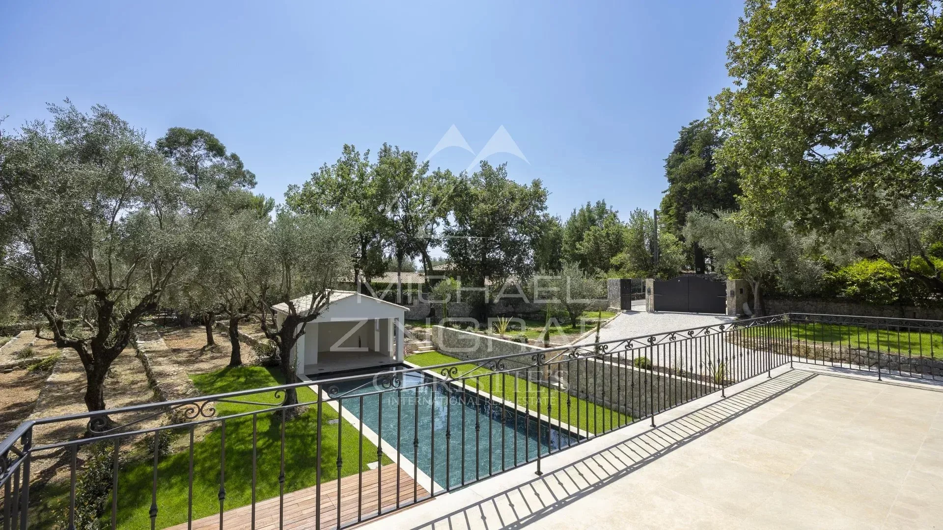Elegante, vollständig renovierte Villa in absolut ruhiger Lage - 15