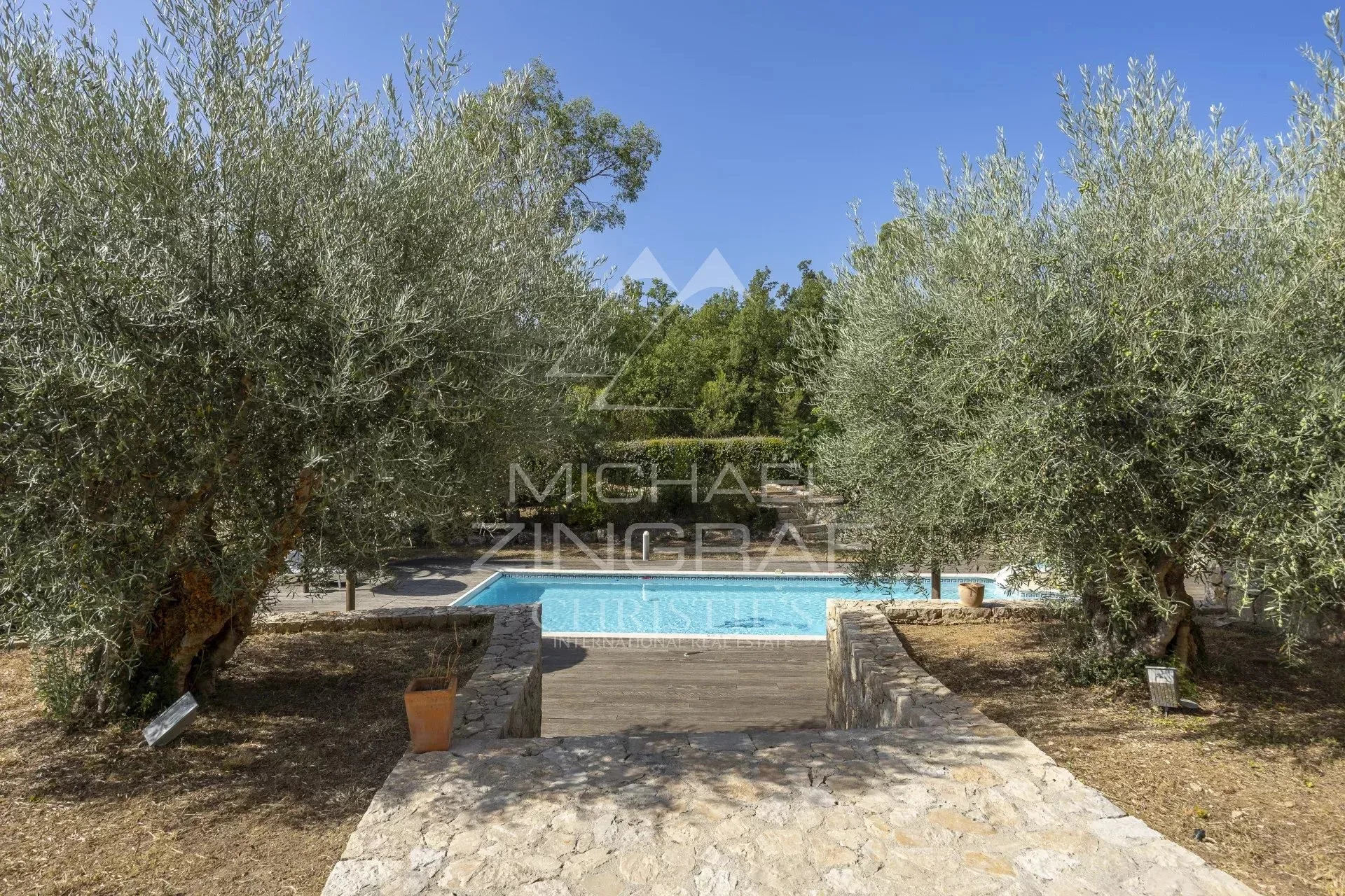 Élégante villa contemporaine au cœur de la Provence - 12