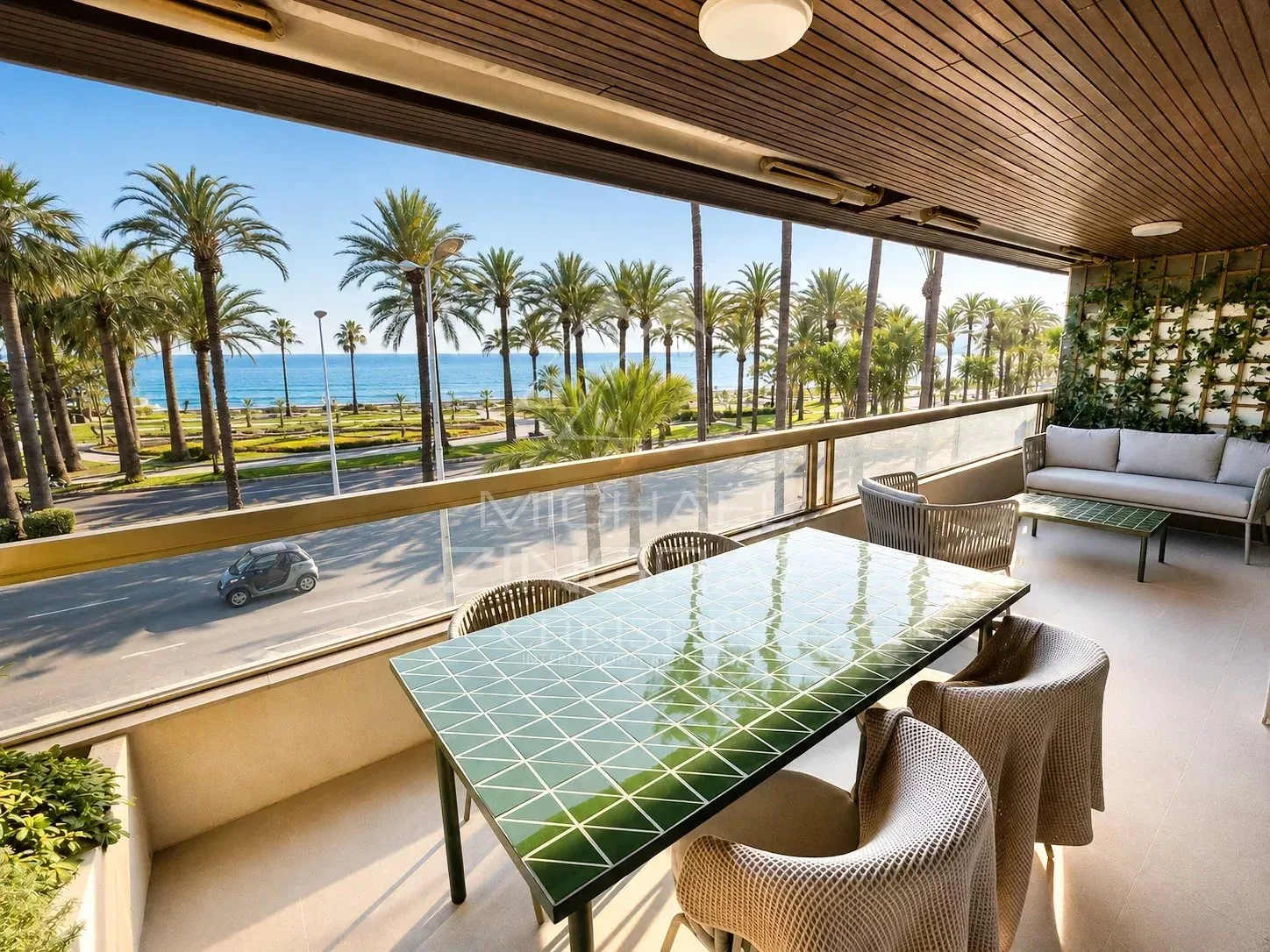 CANNES CROISETTE – EXCEPTIONAL CROSSING APARTMENT WITH SEA VIEW - 2