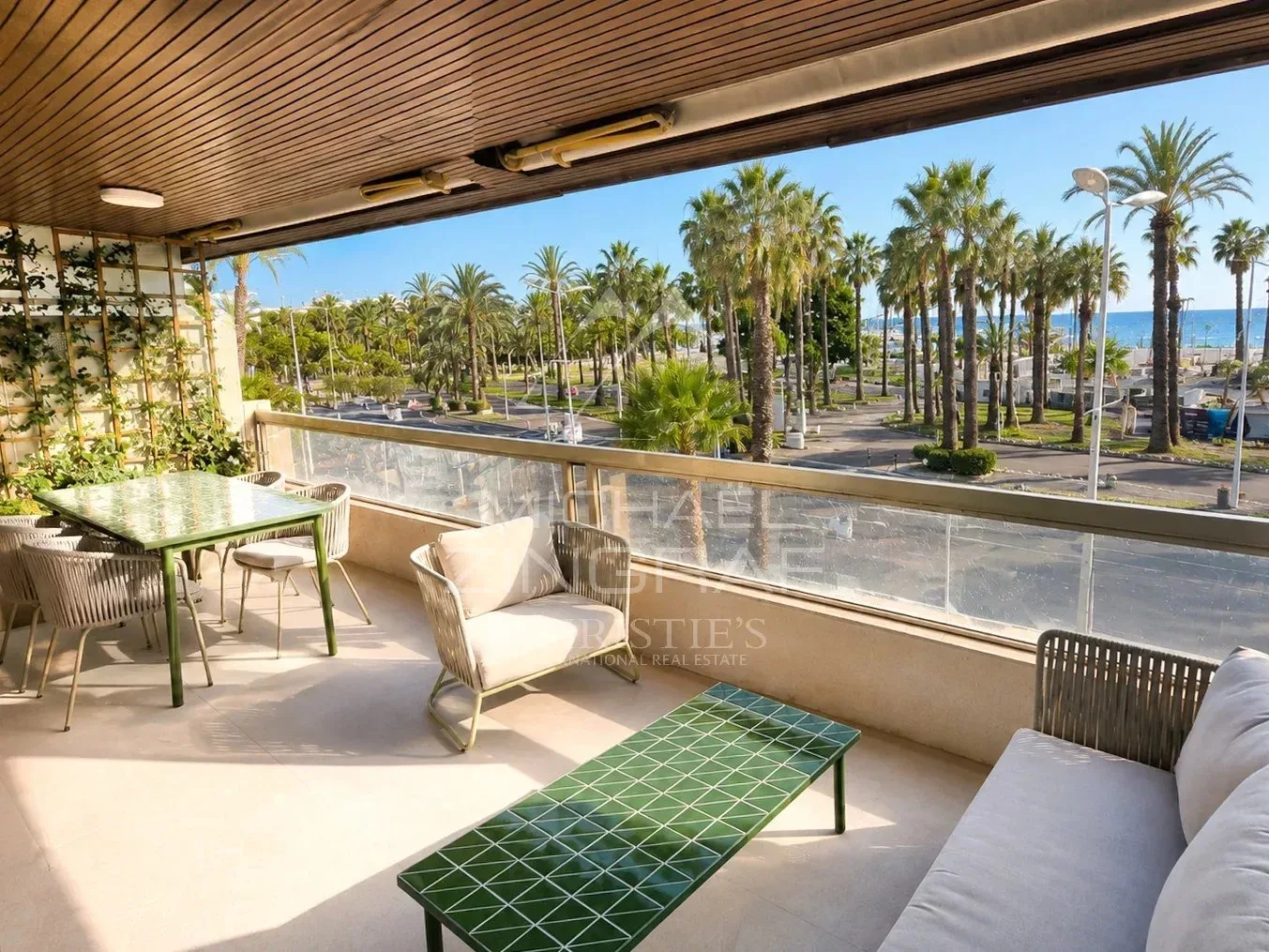 CANNES CROISETTE – EXCEPTIONAL CROSSING APARTMENT WITH SEA VIEW - 3