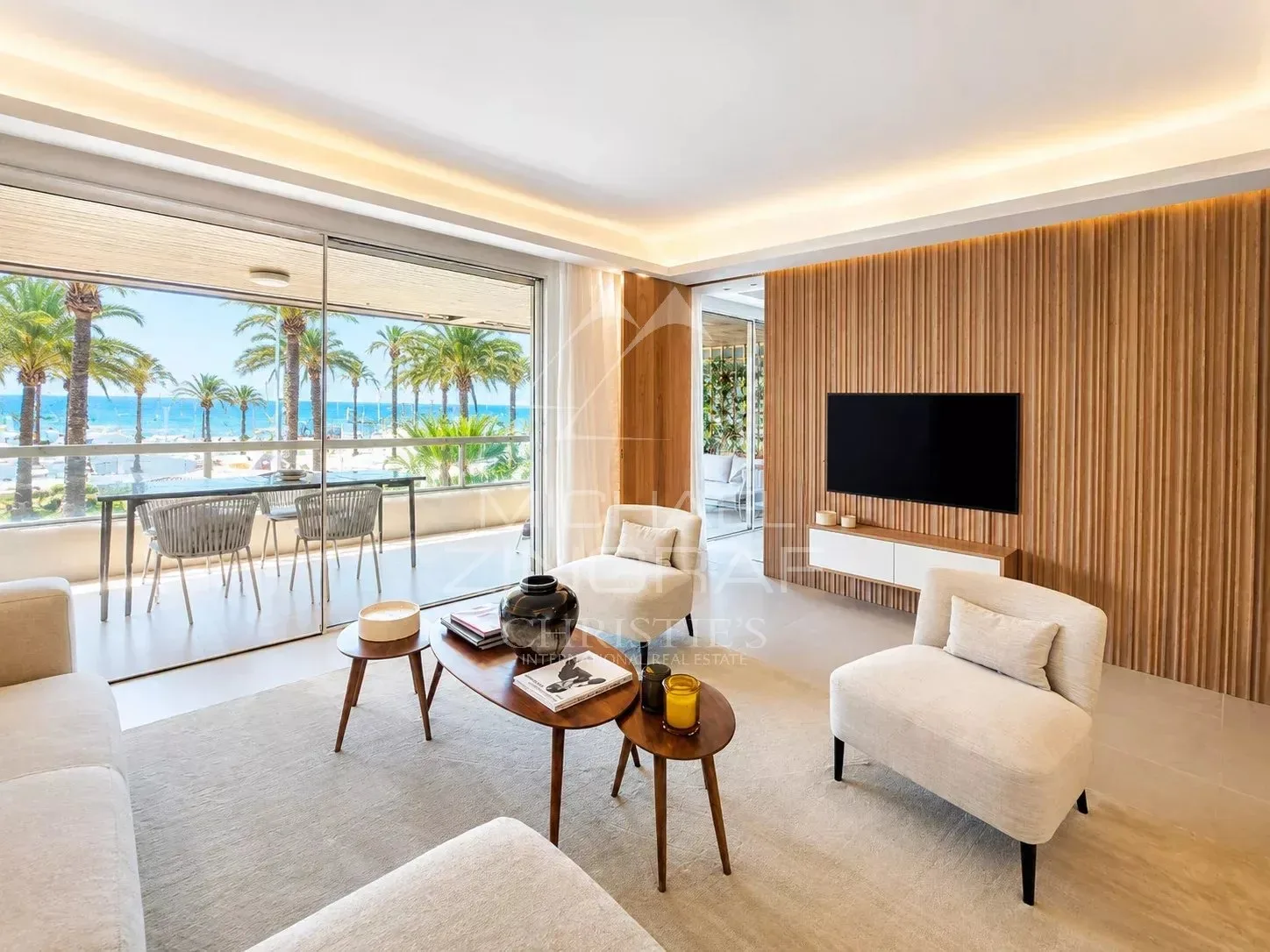 CANNES CROISETTE – EXCEPTIONAL CROSSING APARTMENT WITH SEA VIEW