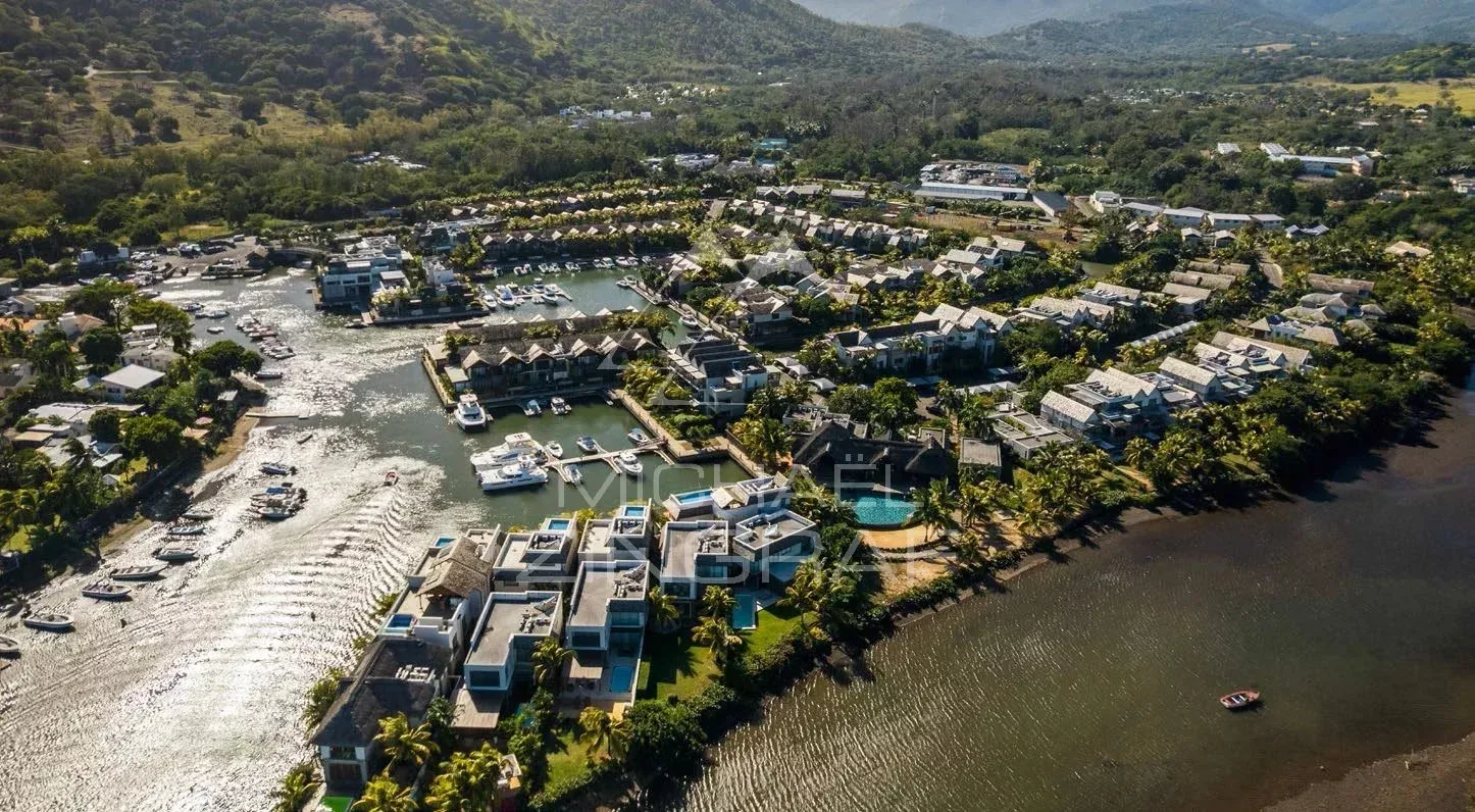 Villa d’Exception de 4 Chambres avec Vues Panoramiques sur les Montagnes et la Mer - 12
