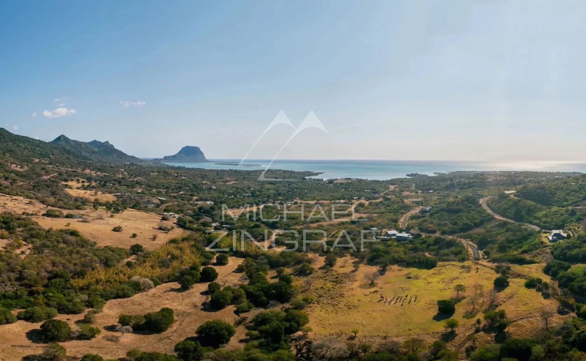 Villa d’Exception de 3 Chambres avec Vue sur les Montagnes - 5